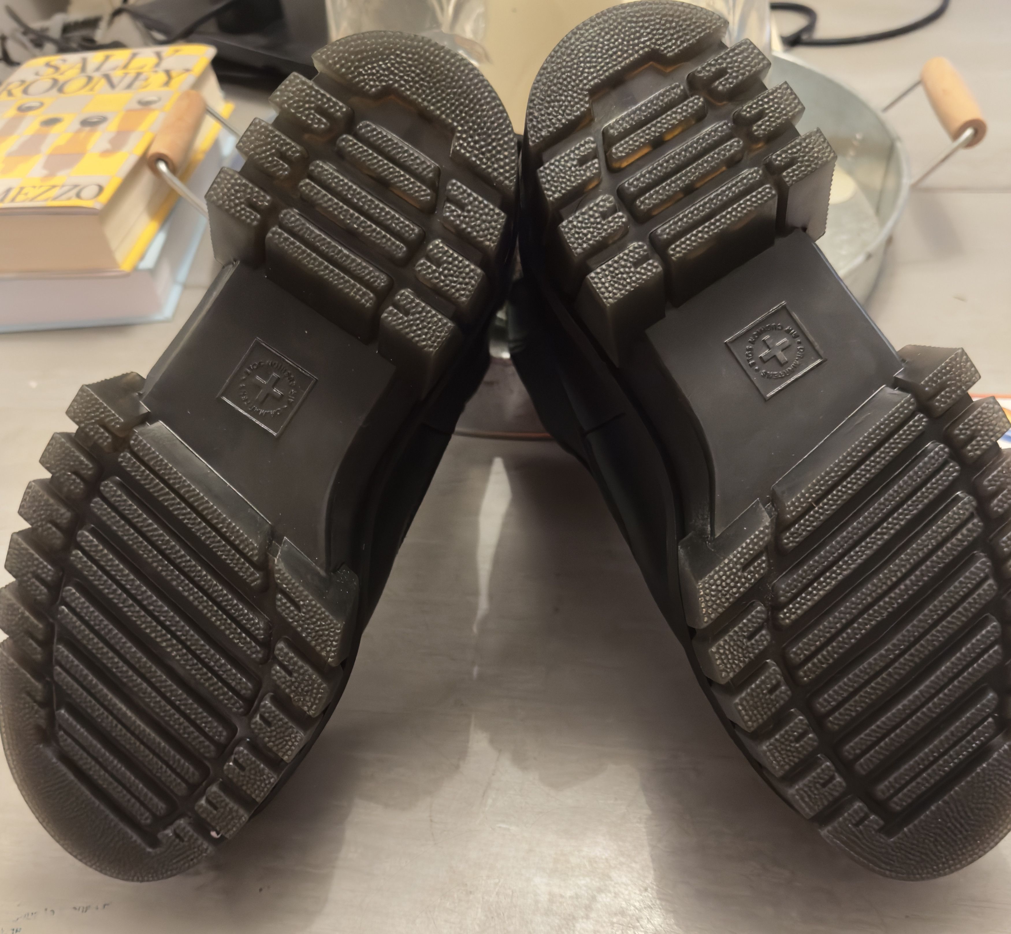 Dr. Martens Chelsea Boots Size US 7 / EU 40 - 4 Thumbnail
