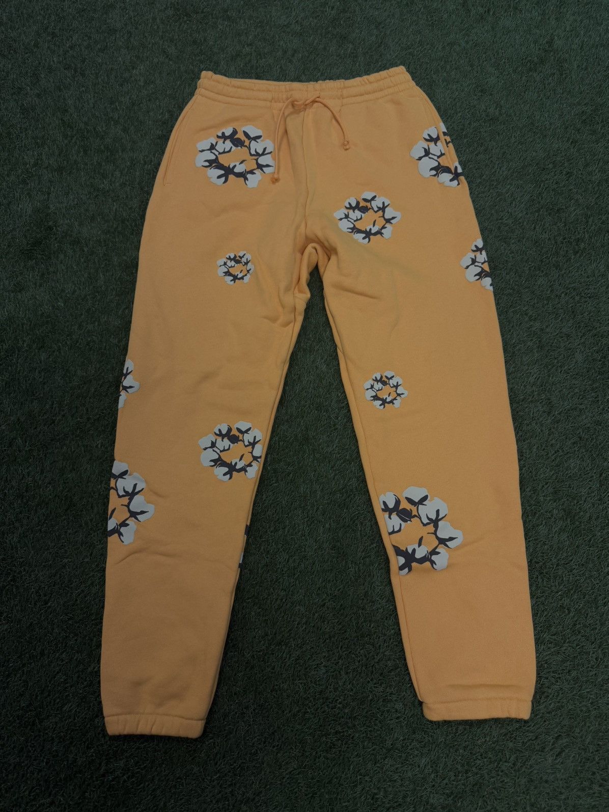 Cactus Plant Flea Market × DENIM TEARS Denim Tears CPFM Cotton Wreath Sweatpants Size M (NEW) Size US 31 - 1 Thumbnail