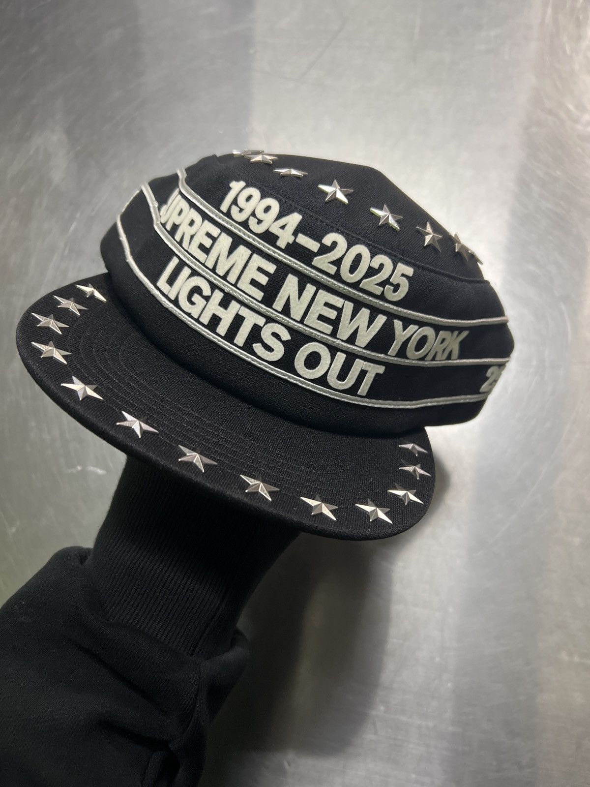 帽子 Supreme Stars Studded Pillbox Hat black Supreme Stars Studded Pillbox Hat Black - FW25 - US