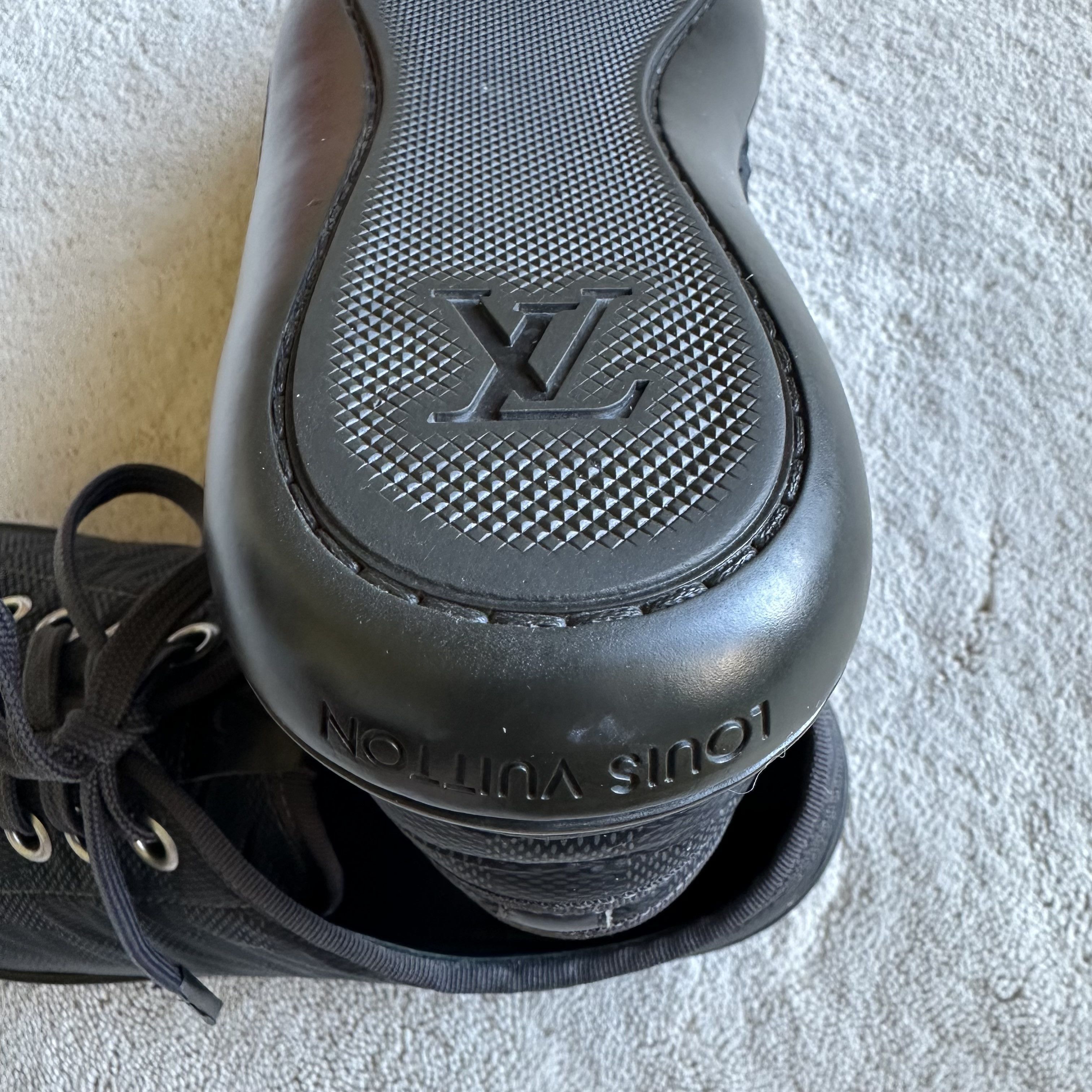 Louis Vuitton LOUIS VUITTON Damier Graphite LOW-TOP SNEAKERS Size 7.5 LV Size US 8.5 / EU 41-42 - 9 Thumbnail