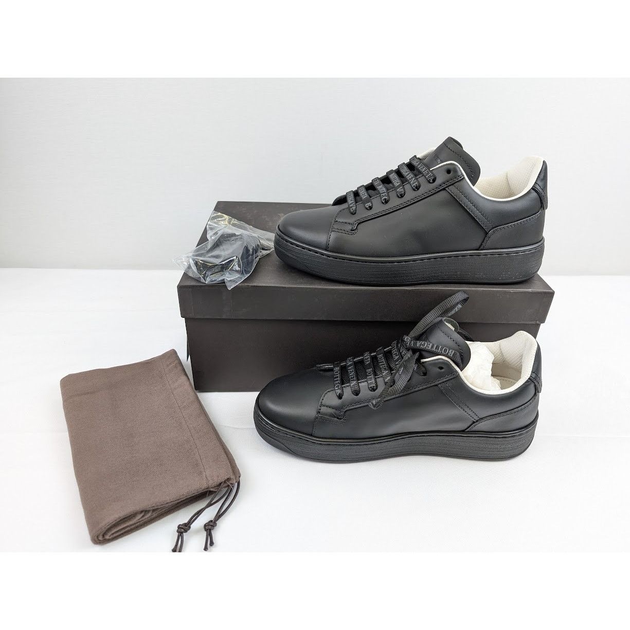 Bottega Veneta o1rshd1 Bolt Calf Low-Top Sneakers in Nero Size US 6 / EU 39 - 21 Thumbnail