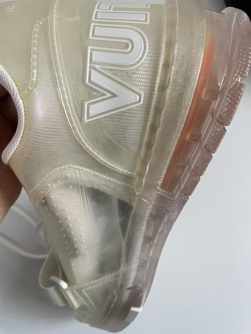 Louis Vuitton Louis Vuitton Trainer White Transparent Size US 8 / EU 41 - 8 Thumbnail