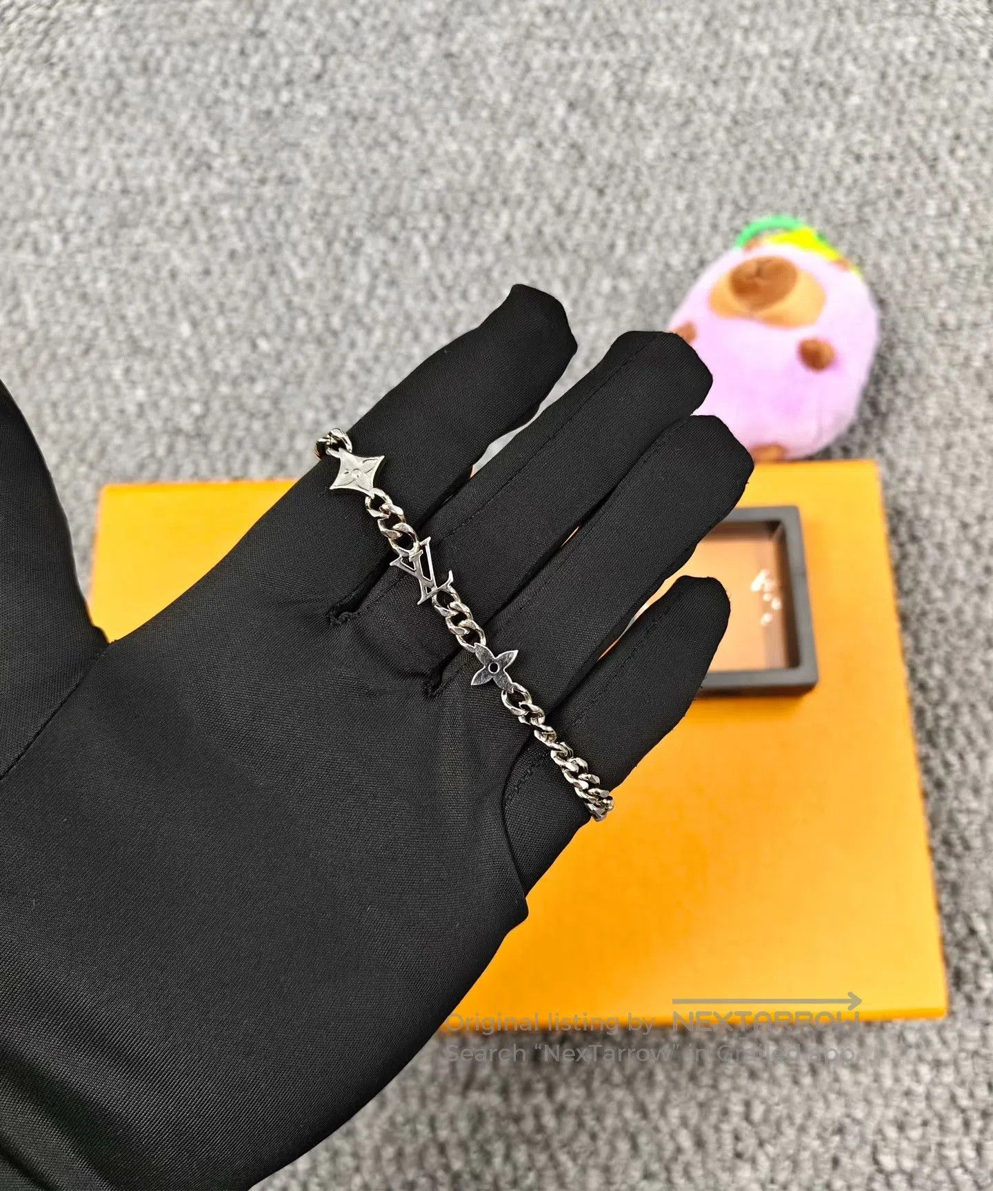 Louis Vuitton Louis Vuitton Silver Openwork Three-flower Bracelet| Size ONE SIZE - 2 Thumbnail