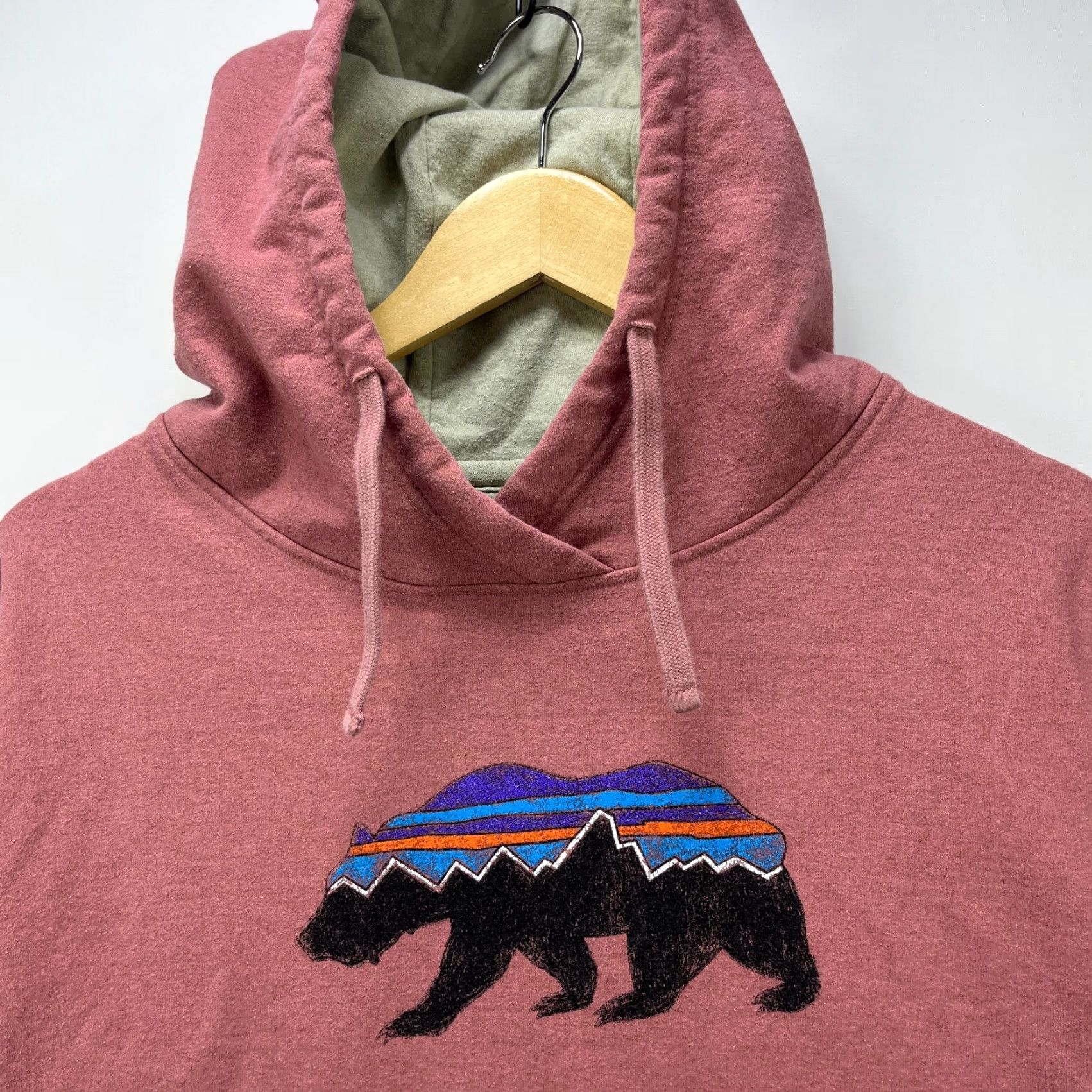 Patagonia VINTAGE Patagonia Bear Hoodie Uprising Hoodie Medium Regular Unisex Salmon M Sweatshirt Pullover Long Sleeve Hoodie Mens Womens Boys Girls Size US M / EU 48-50 / 2 - 3 Thumbnail