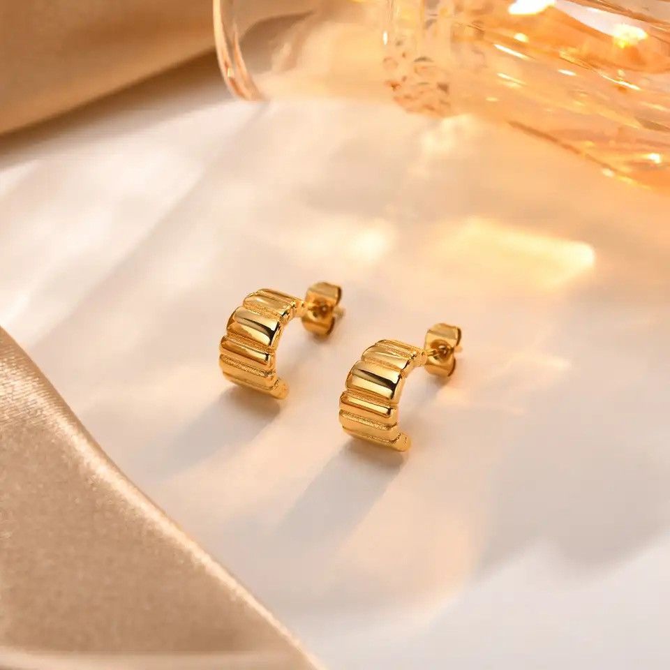 Other C Shaped Earrings Size ONE SIZE - 1 Thumbnail
