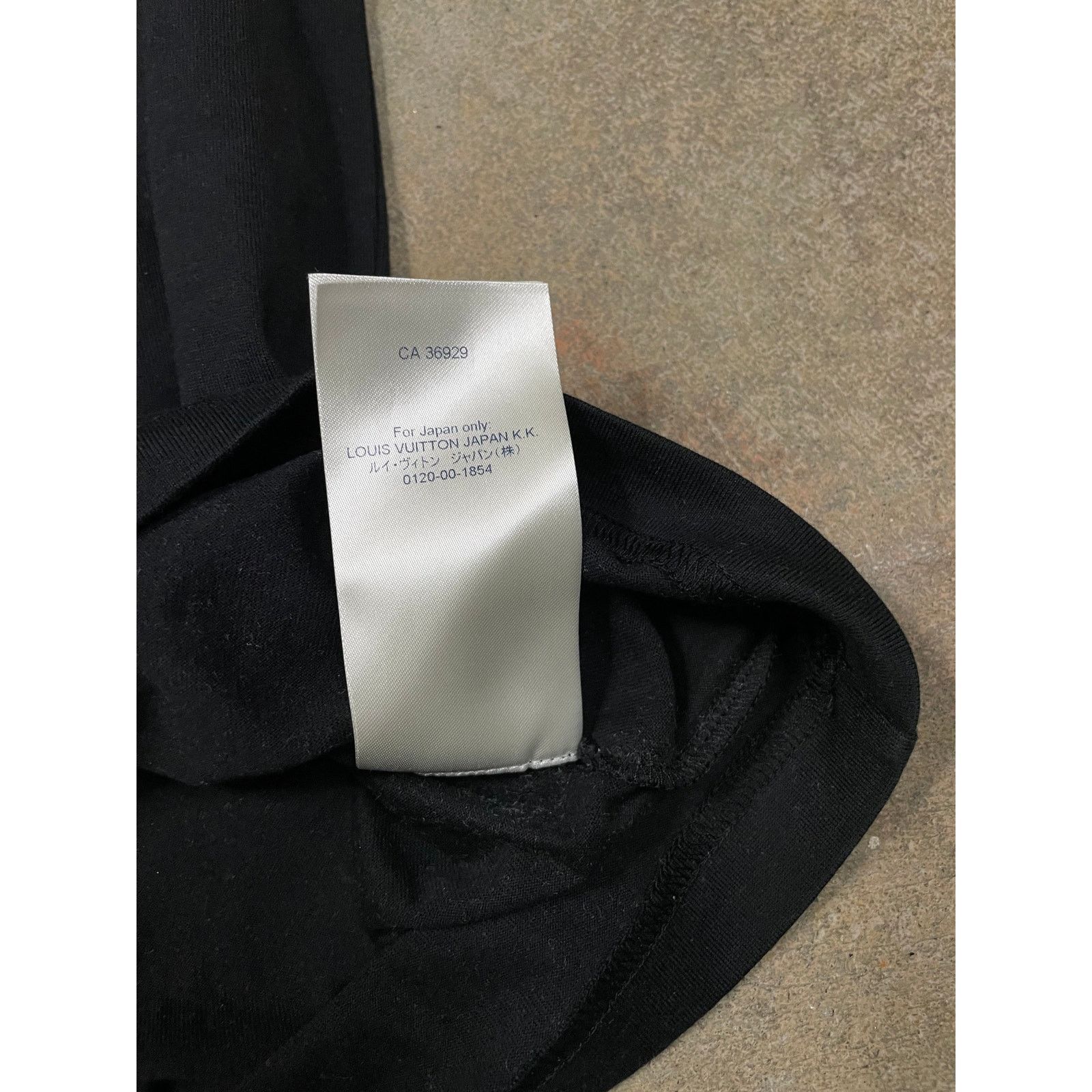 Louis Vuitton LV Tonal Tee Black Medium Used Size US M / EU 48-50 / 2 - 8 Thumbnail