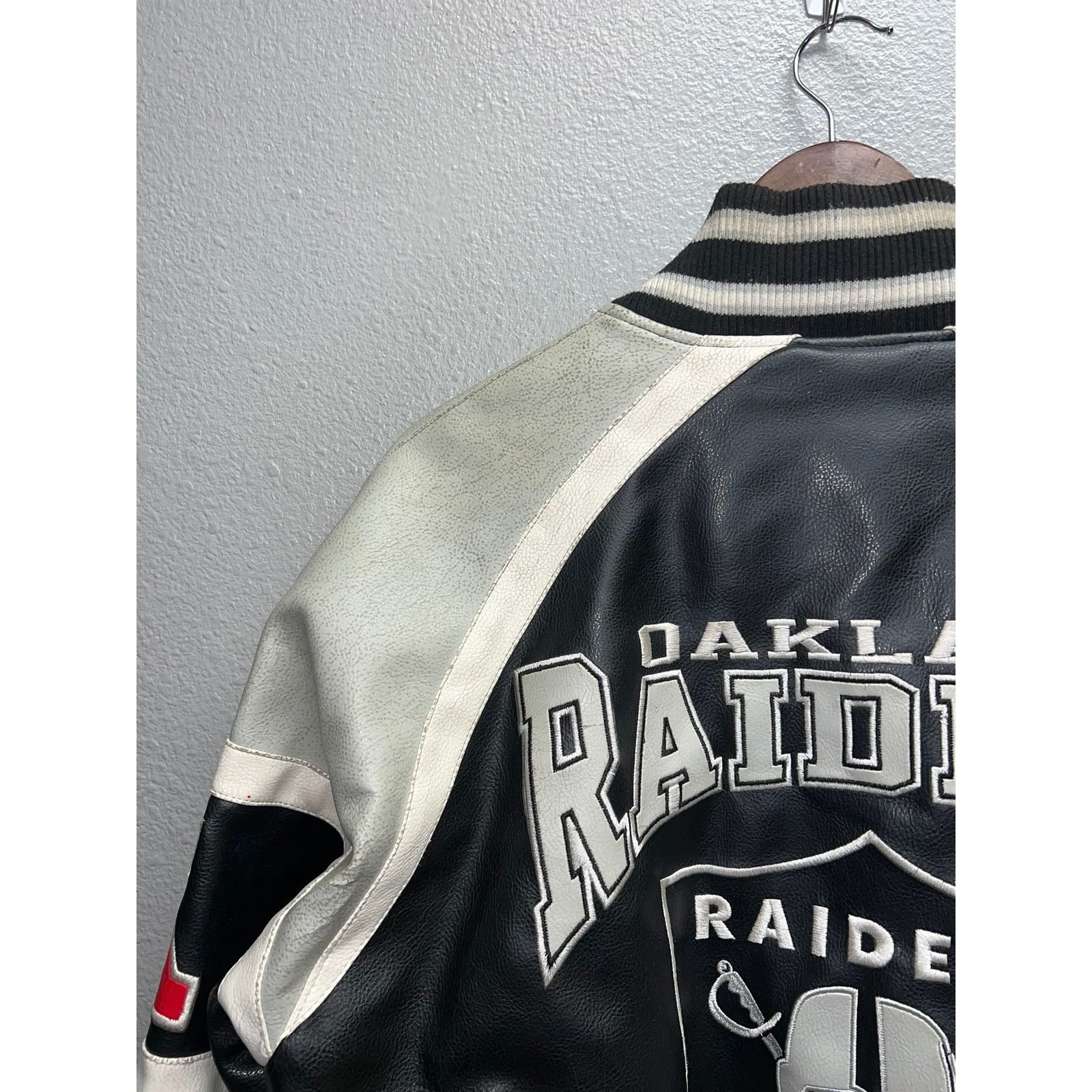 Vintage NFL Oakland Raiders Leather Jacket Football Stained Large Size US L / EU 52-54 / 3 - 9 Thumbnail