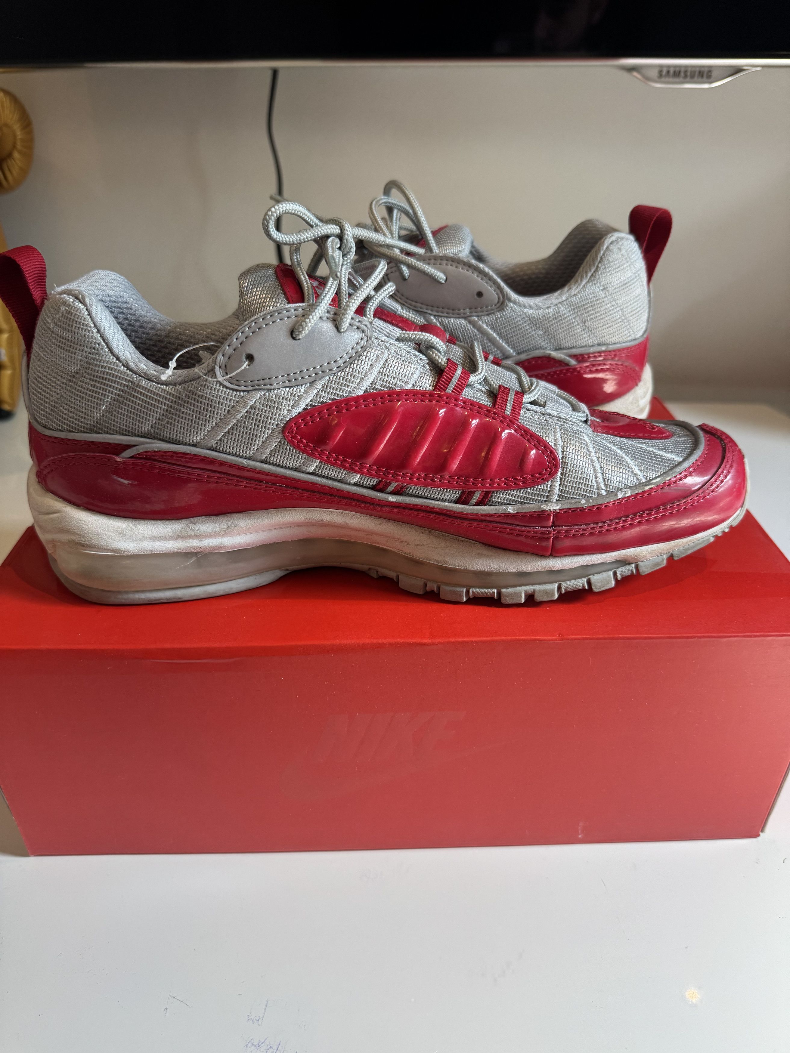 Nike × Supreme Supreme Air Max 98 Varsity Red Size US 10 / EU 43 - 4 Thumbnail
