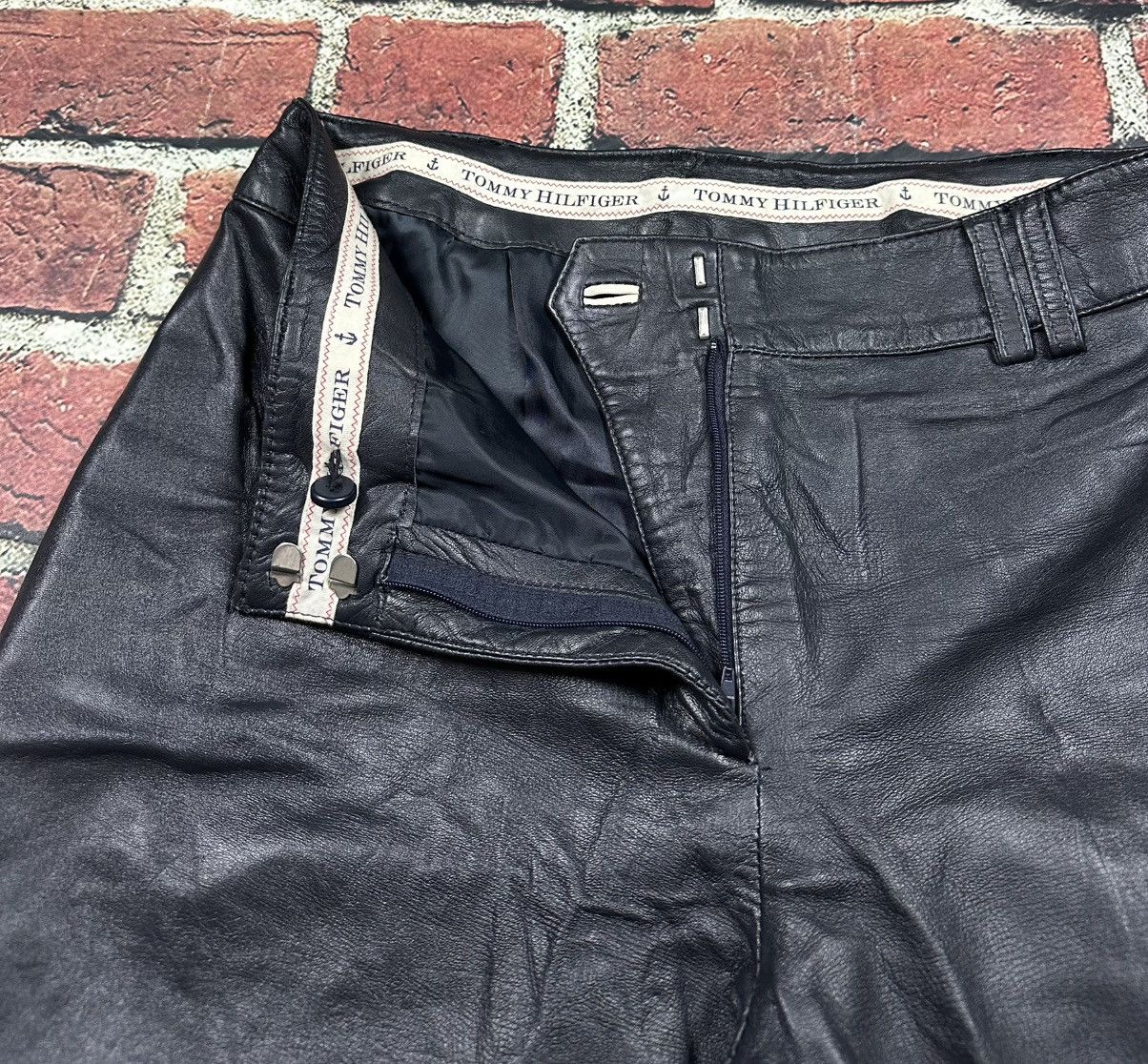 Tommy Hilfiger Vintage Tommy Hilfiger Leather Pants Motorcycle Y2K 33x32 Size 34" / US 12 / IT 48 - 6 Thumbnail
