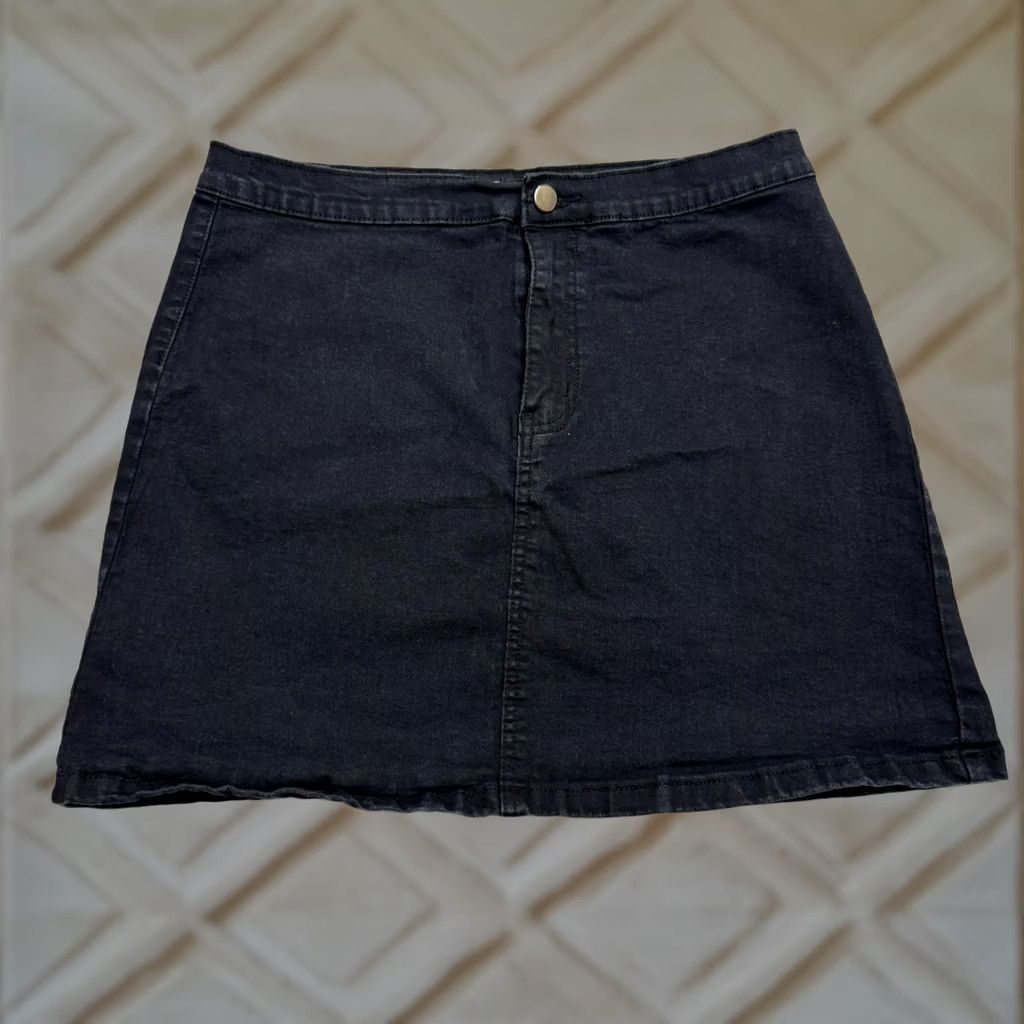 PrettyLittleThing Prettylittlething Denim Skirt Womens 12 Black Mini A-Line Casual Stretch Pockets Size 34" / US 12 / IT 48 - 1 Thumbnail