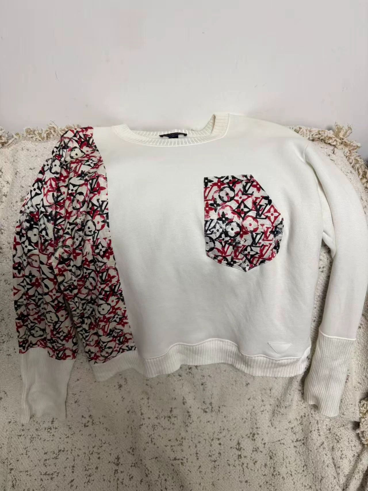 Louis Vuitton LV Monogram Authentic Sweater XL Size XL / US 12-14 / IT 48-50 - 1 Thumbnail