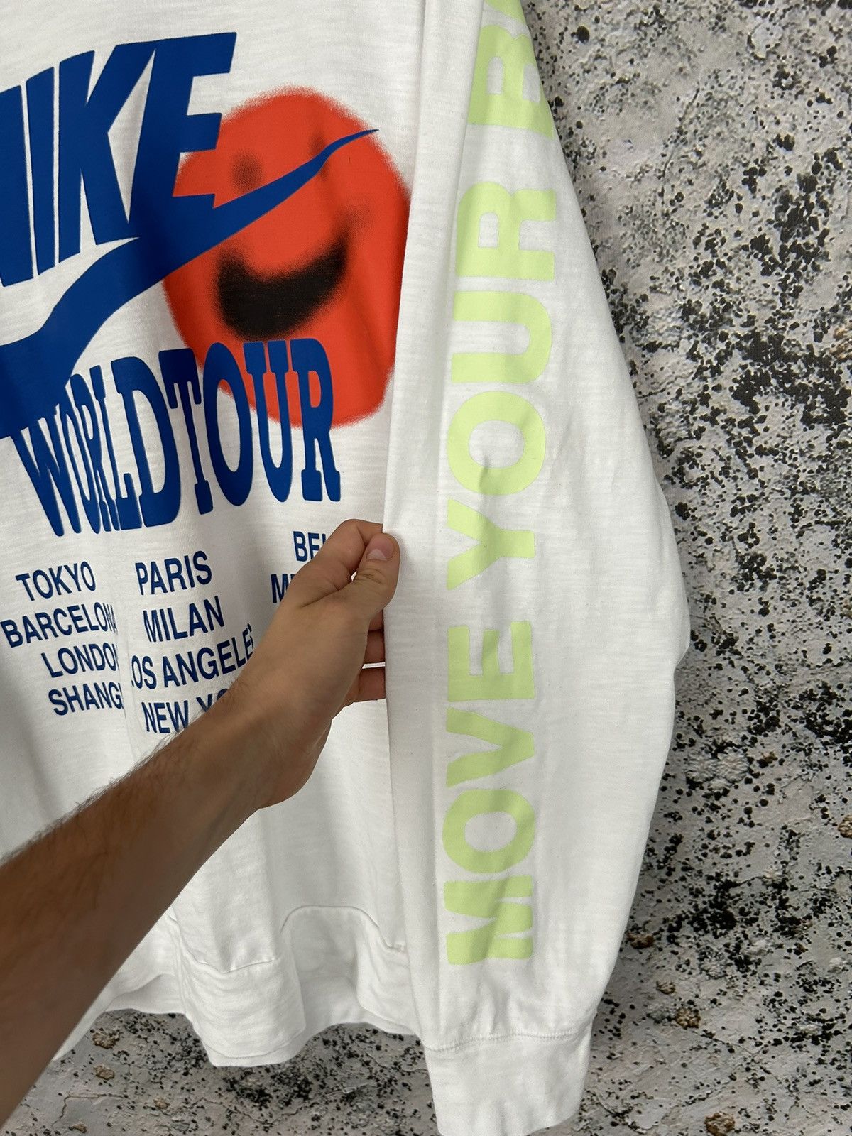 Nike Nike World Tour Graphic Crewneck Streetwear Sportswear Rare Size US L / EU 52-54 / 3 - 4 Thumbnail
