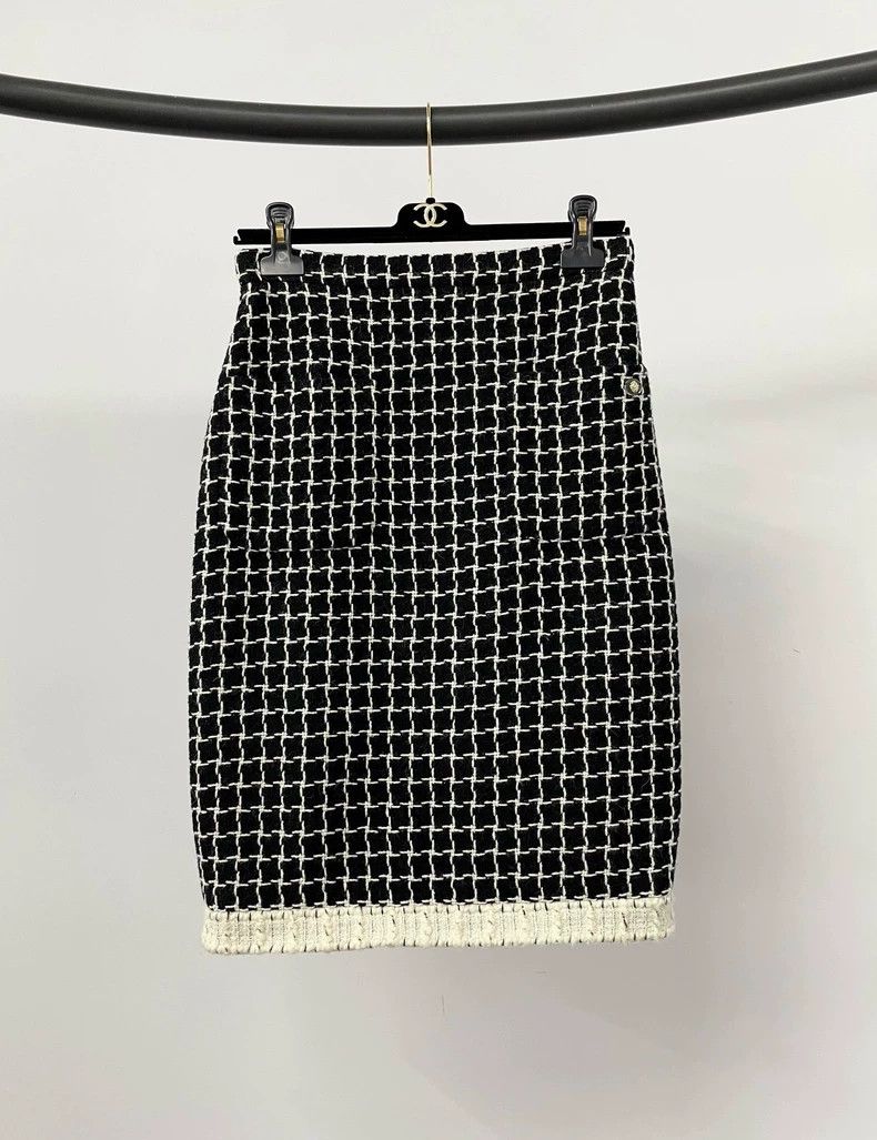 Chanel Chanel Metropolitan series black and white tweed skirt Size 25" / US 0 / IT 36 - 1 Thumbnail