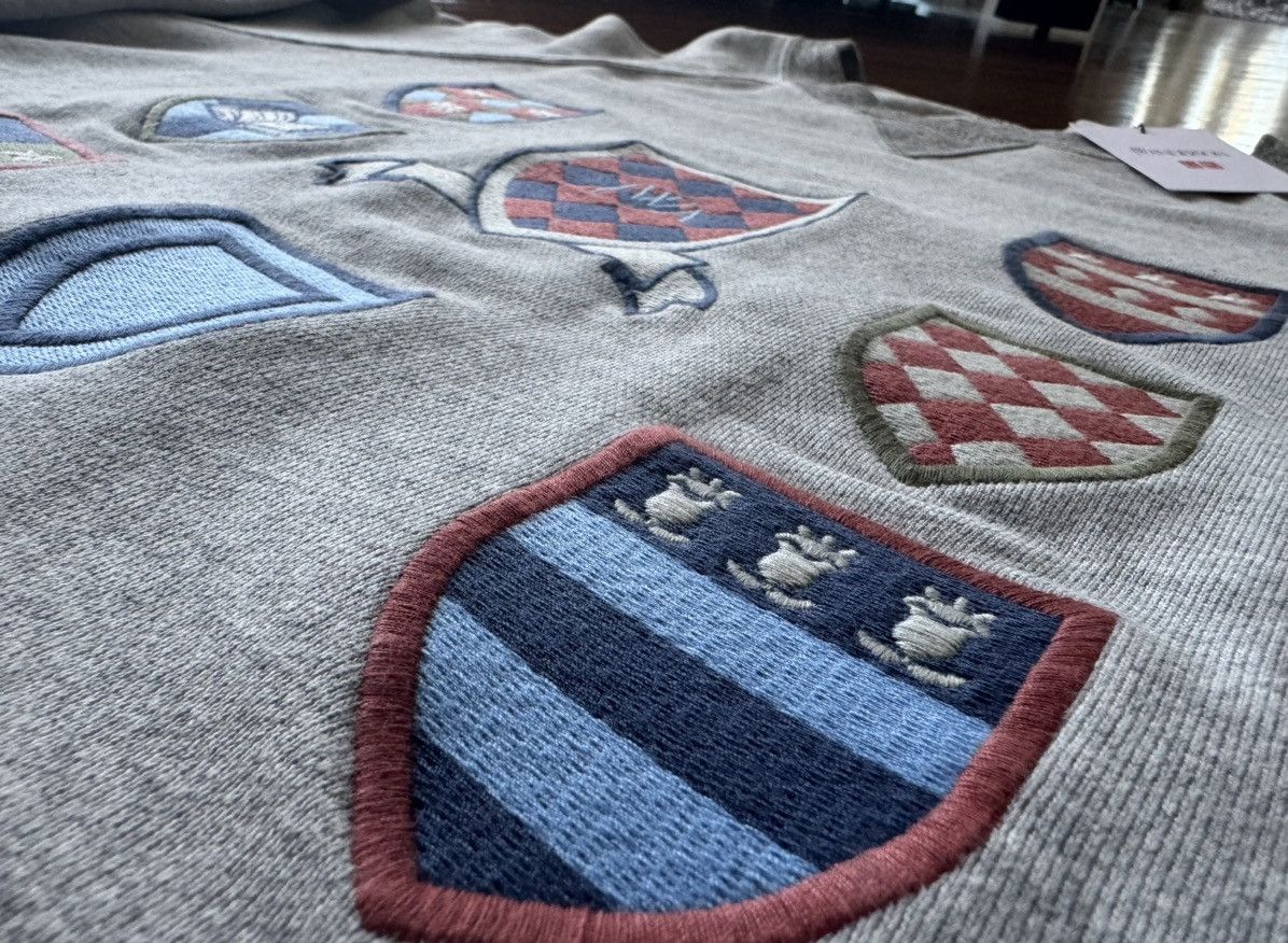 JW Anderson × Uniqlo Large JW Anderson Sweatshirt Gray Coat of Arms Crest Shirt Size US L / EU 52-54 / 3 - 13 Thumbnail