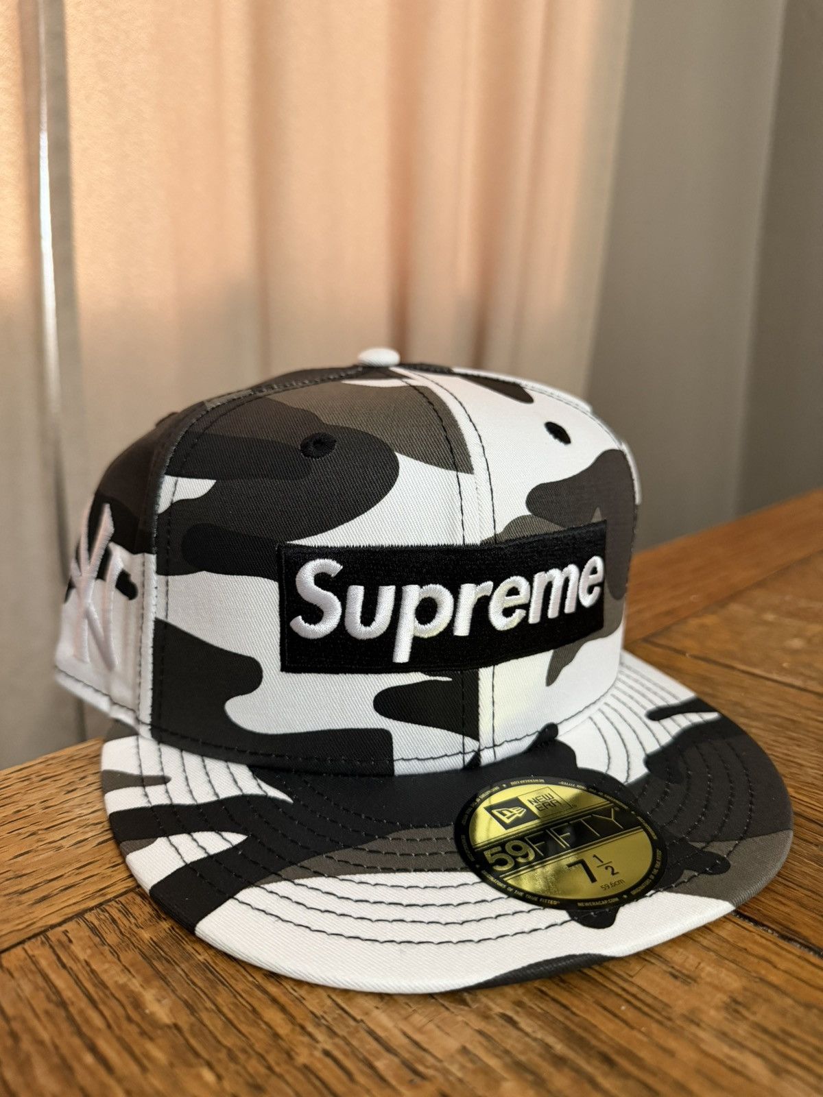 MLB × Supreme Supreme MLB Box Logo Fitted Snow Camo Yankees (Size 7 1/2) Size ONE SIZE - 1 Thumbnail