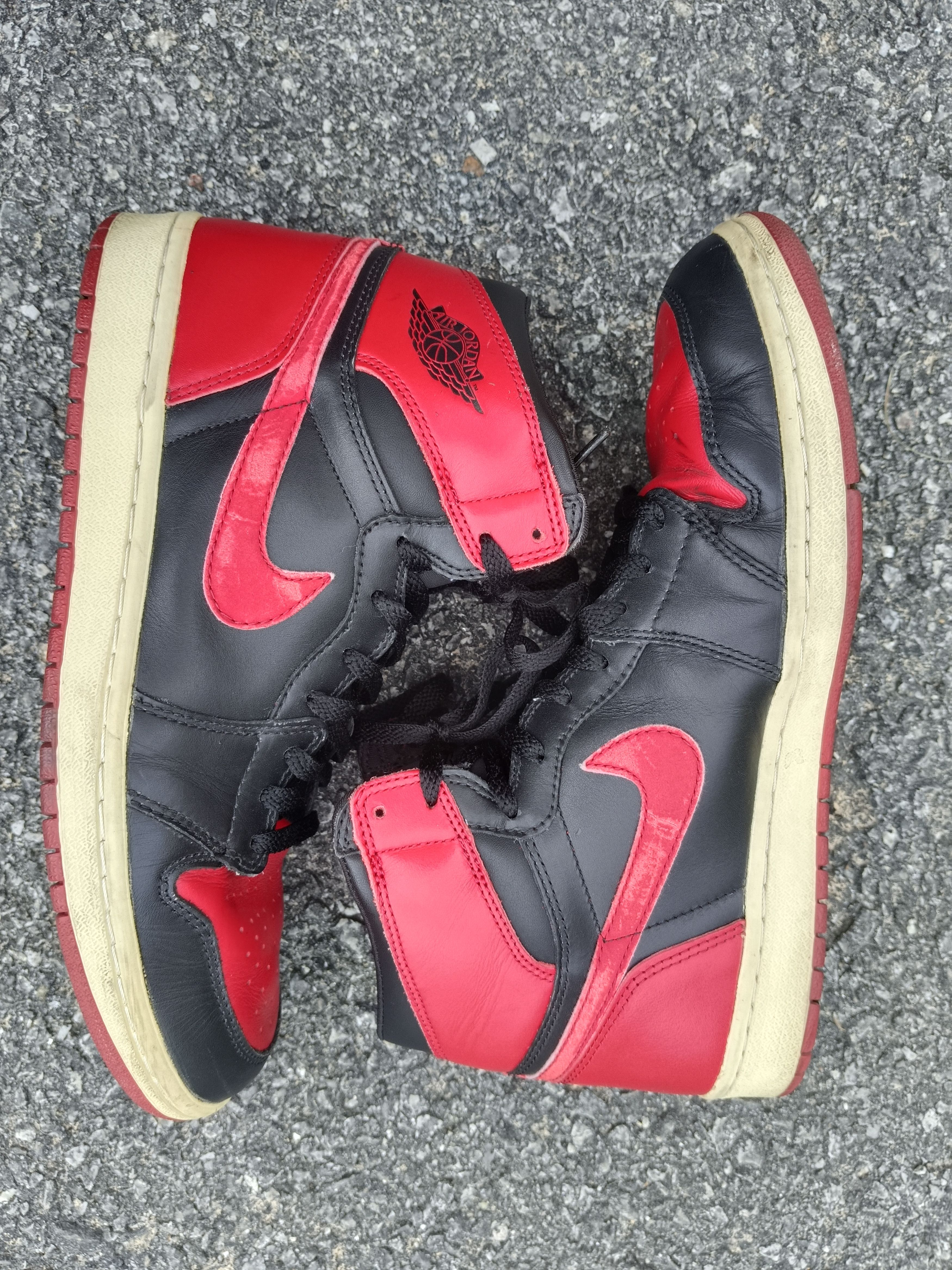 Jordan Brand NIKE AIR JORDAN 1 RETRO BRED 2001 VINTAGE SNEAKERS Size US 10 / EU 43 - 2 Thumbnail