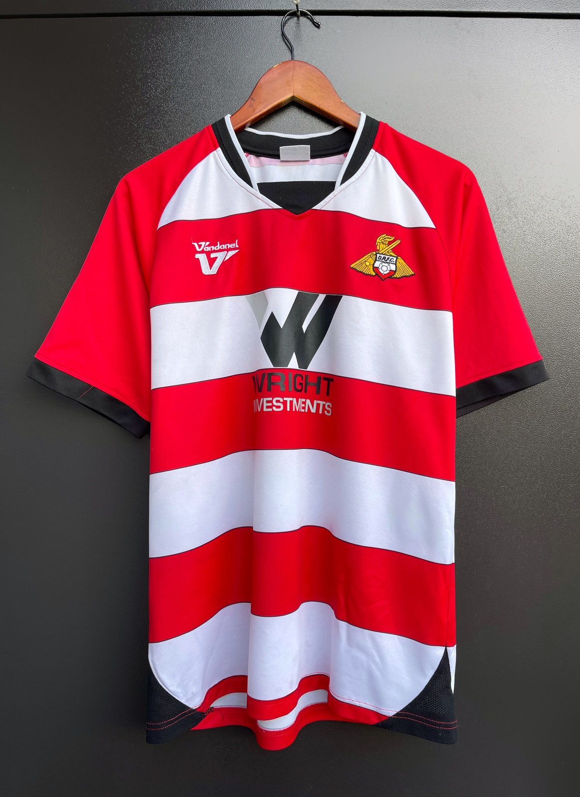 Nike Doncaster Rovers Shirt Large Red Vandanel Jersey 2009/2010 Size US L / EU 52-54 / 3 - 1 Thumbnail