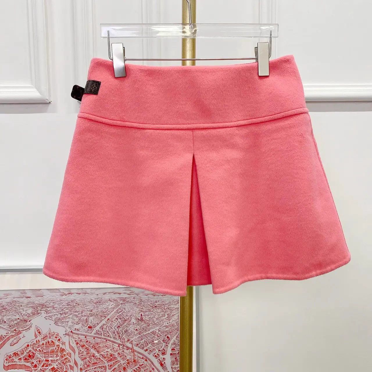 Louis Vuitton Louis Vuitton women's pink skirt 38 Size 27" / US 4 / IT 40 - 2 Thumbnail