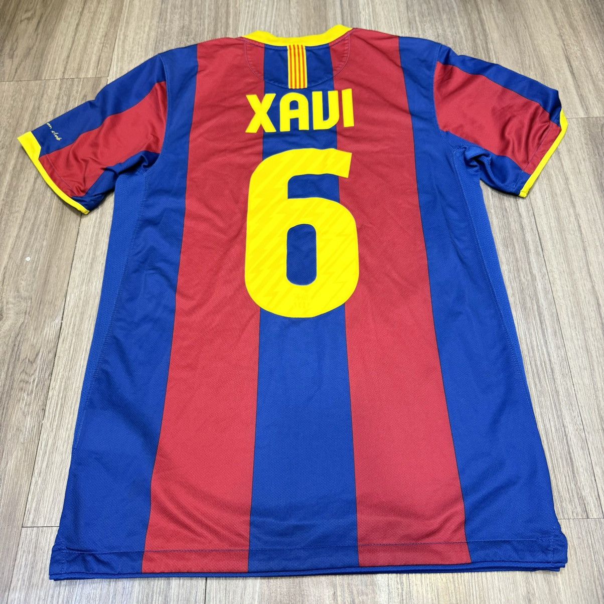 Nike Barcelona 10/11 home shirt #6 Xavi Size US S / EU 44-46 / 1 - 2 Thumbnail