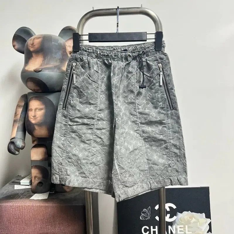 Louis Vuitton Louis Vuitton Gray Men's Shorts . Size US 30 / EU 46 - 1 Thumbnail