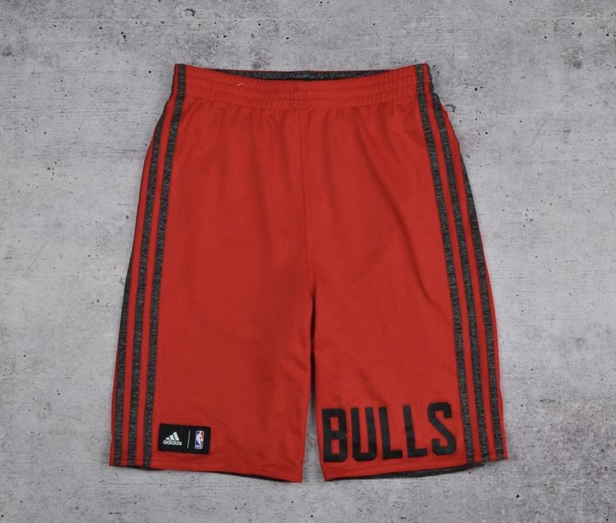 Adidas Adidas NBA Bulls Shorts Two-sided Red/Gray Mens Size XS Size US 29 - 1 Thumbnail