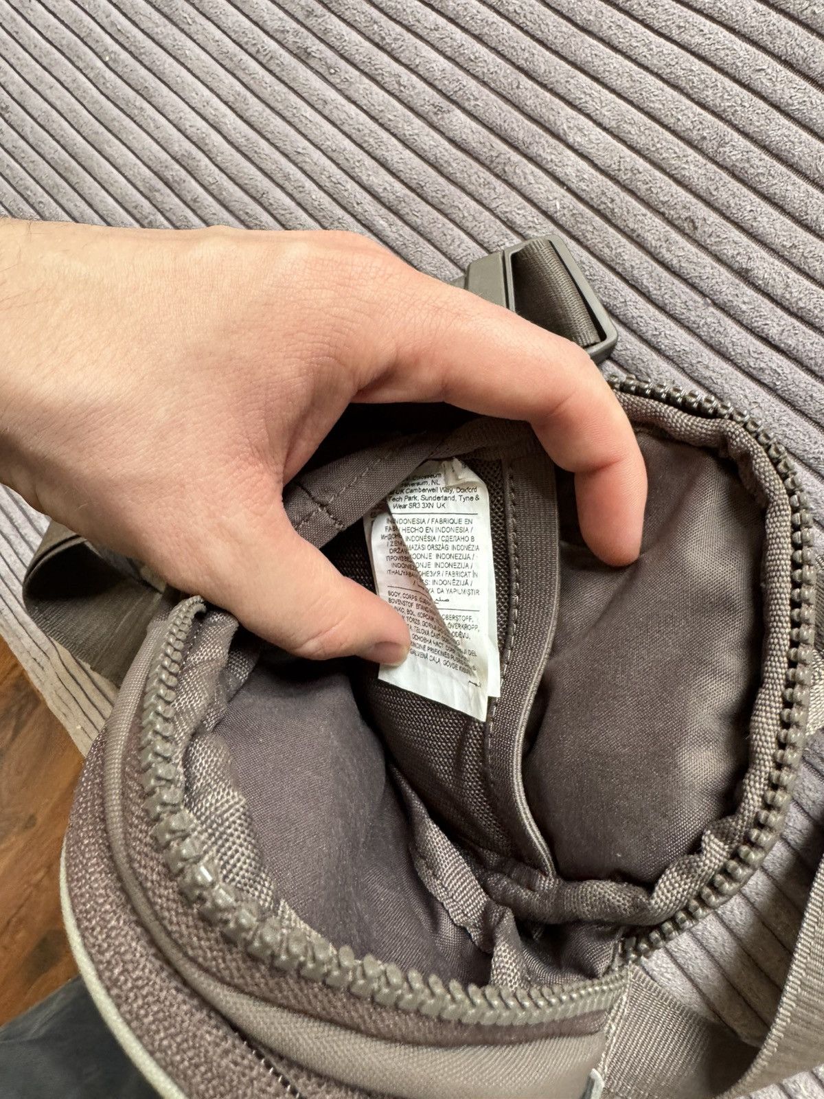 Nike Y2K Nike Vintage Crossbody Sling Bag Backpack Streetwear Hyp Size ONE SIZE - 3 Thumbnail