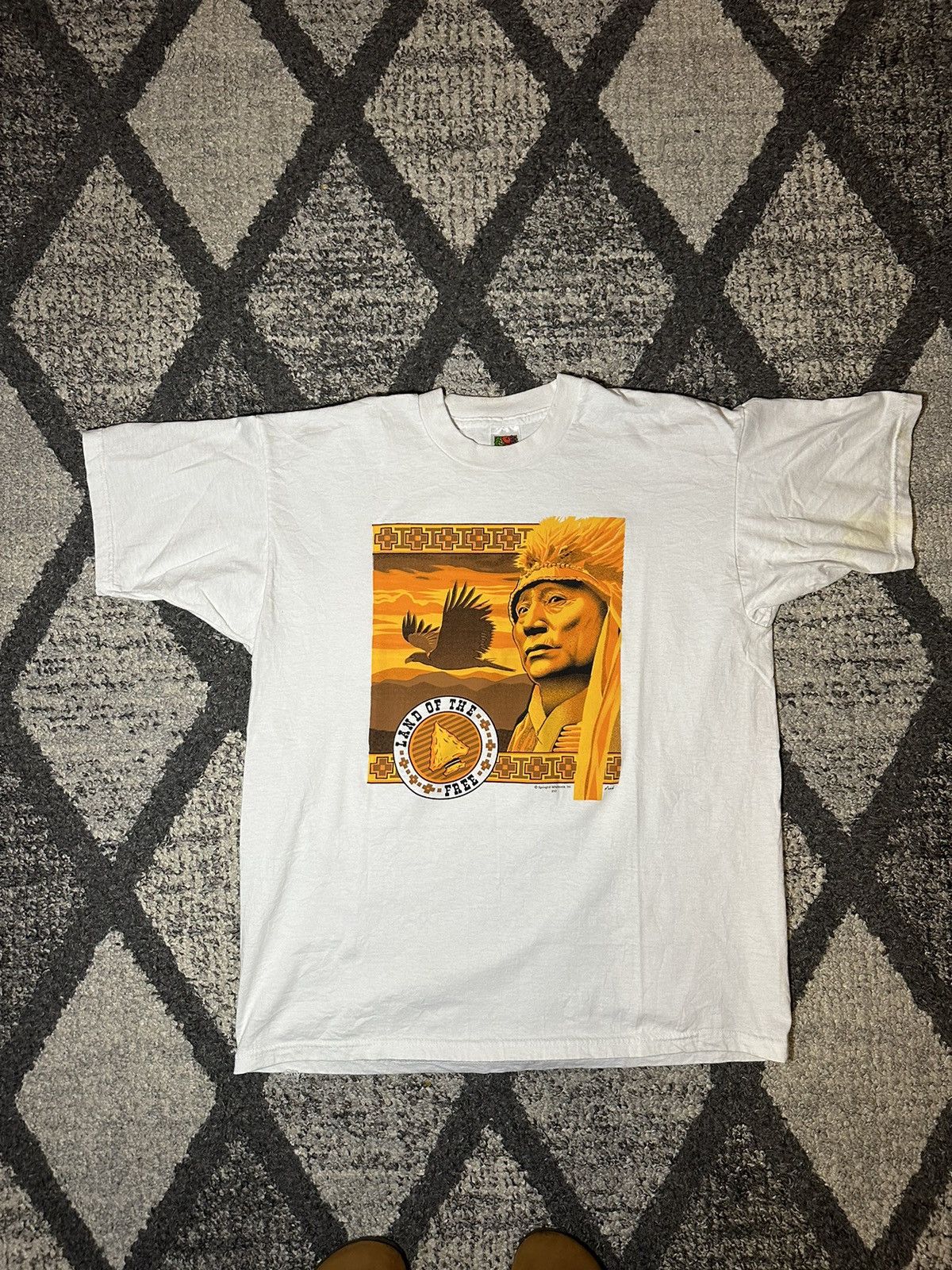 Vintage Vintage 90s Native American Land Of the Free arrow head tee Size US XL / EU 56 / 4 - 1 Thumbnail