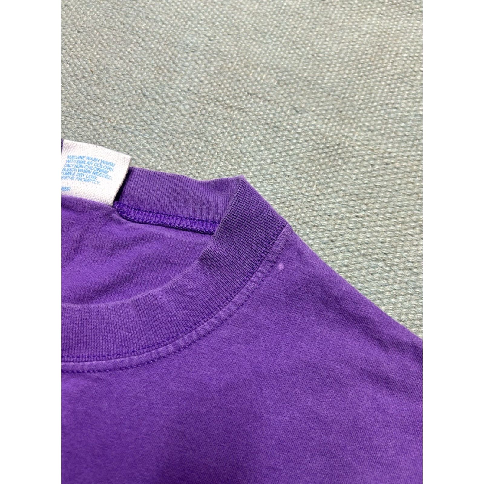 Vintage VINTAGE 90s Cheetah Pocket T Shirt Purple Plum Cotton USA Made Large Mens T-Shirt Sportswear 90s Size US L / EU 52-54 / 3 - 4 Thumbnail