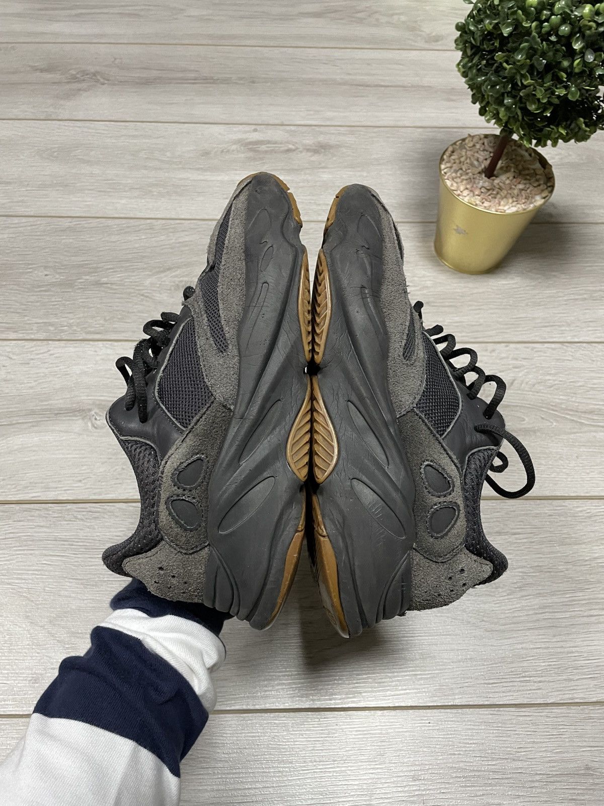 Adidas Yeezy 700 Utility Black Size US 8.5 / EU 41-42 - 11 Thumbnail