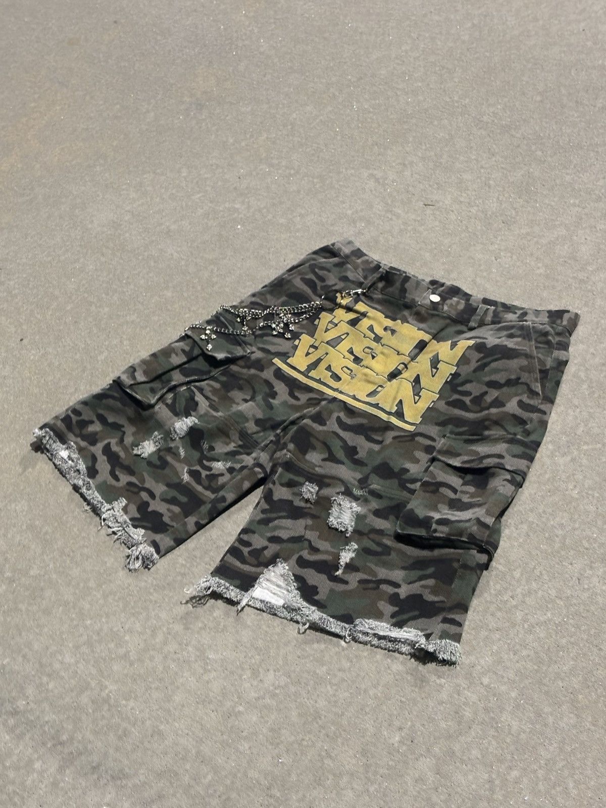 Other Vision camo cargo shorts Size US 34 / EU 50 - 2 Thumbnail