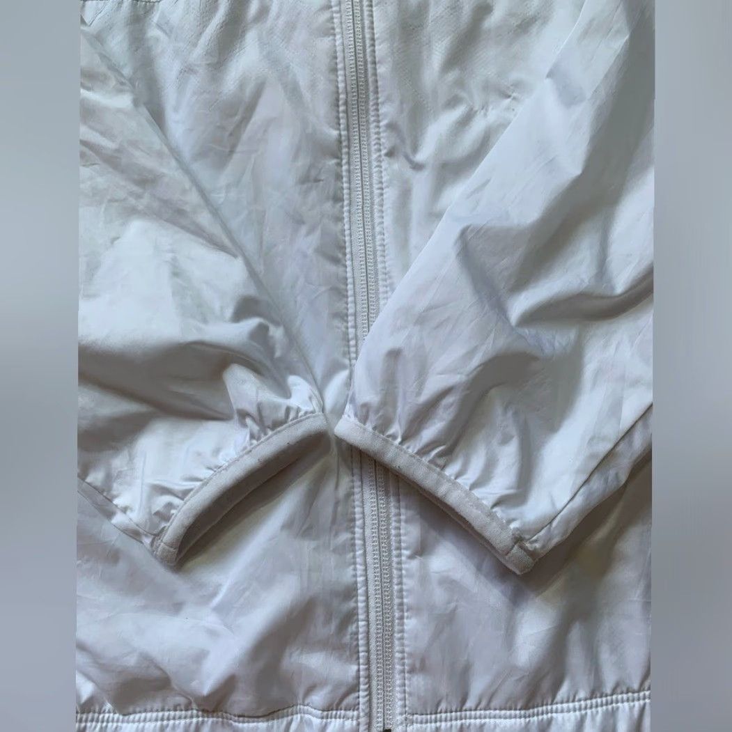 Nike Nike lightweight windbreaker jacket Nike white windbreaker jacket Women S White Nylon Basic Jacket Running Lightweight Windbreaker S Womens Size S / US 4 / IT 40 - 5 Thumbnail