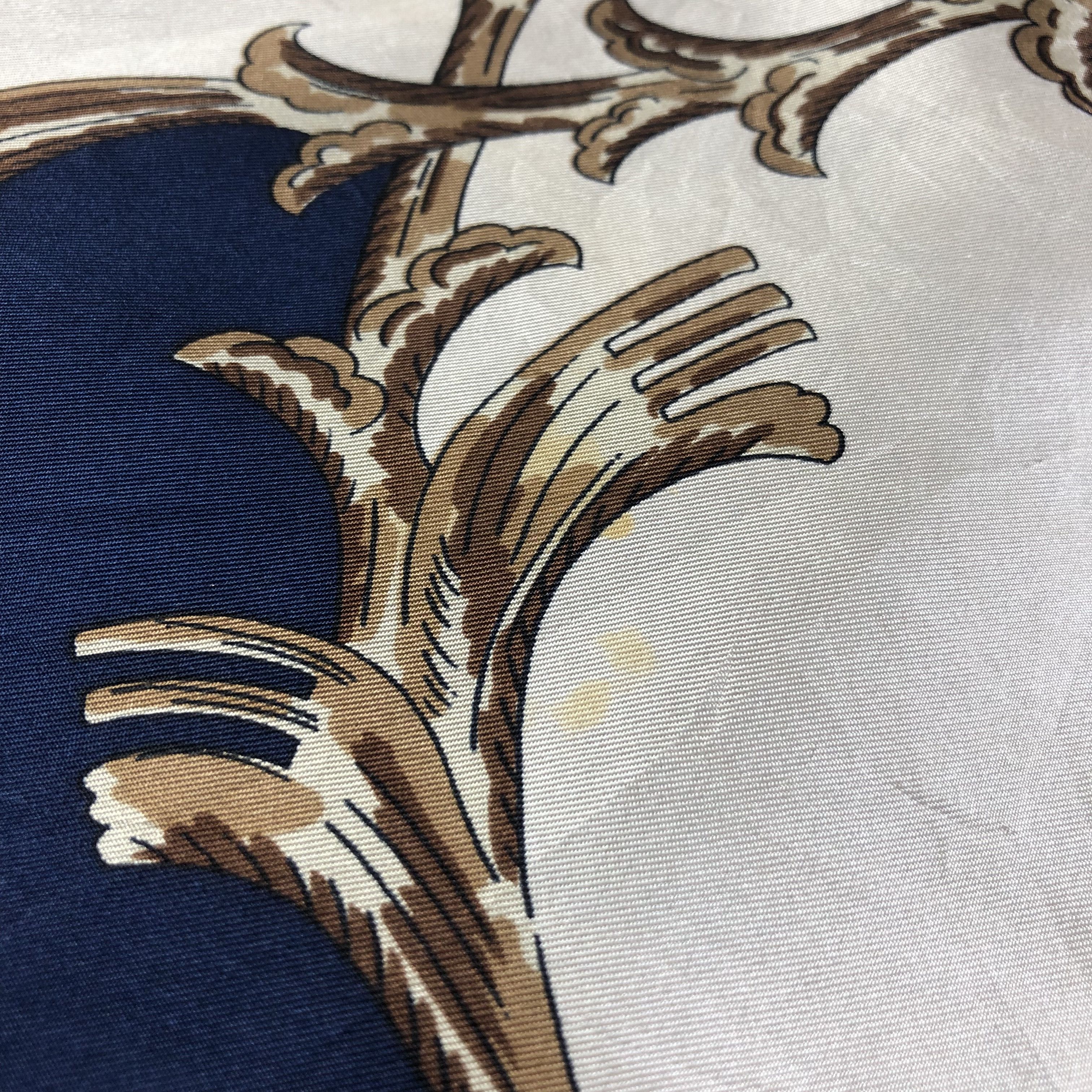 Vintage Vintage Luxury Crown Hand Rolled Silk Scarf M662 Size ONE SIZE - 4 Thumbnail