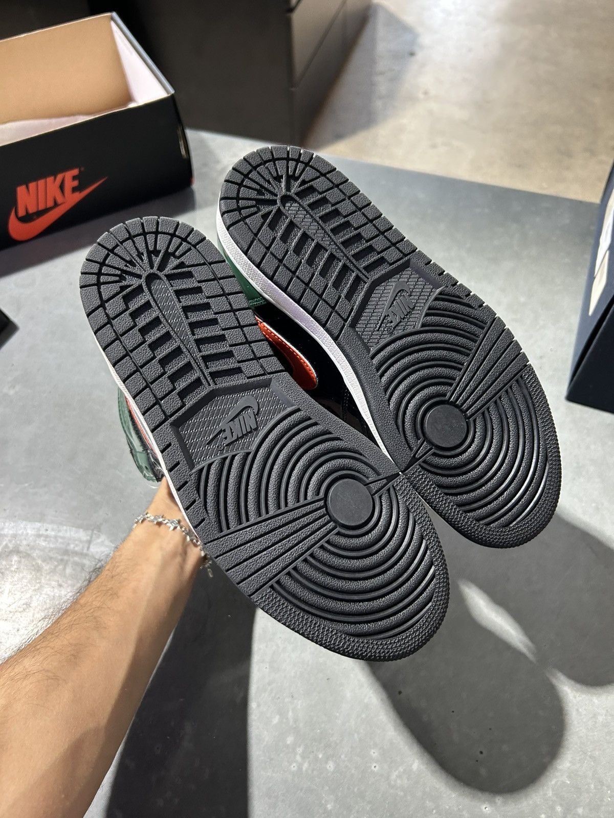Jordan Brand Jordan x Solefly Friend & Family Art Basel Jordan 1 Size US 5 / IT 35 - 5 Thumbnail