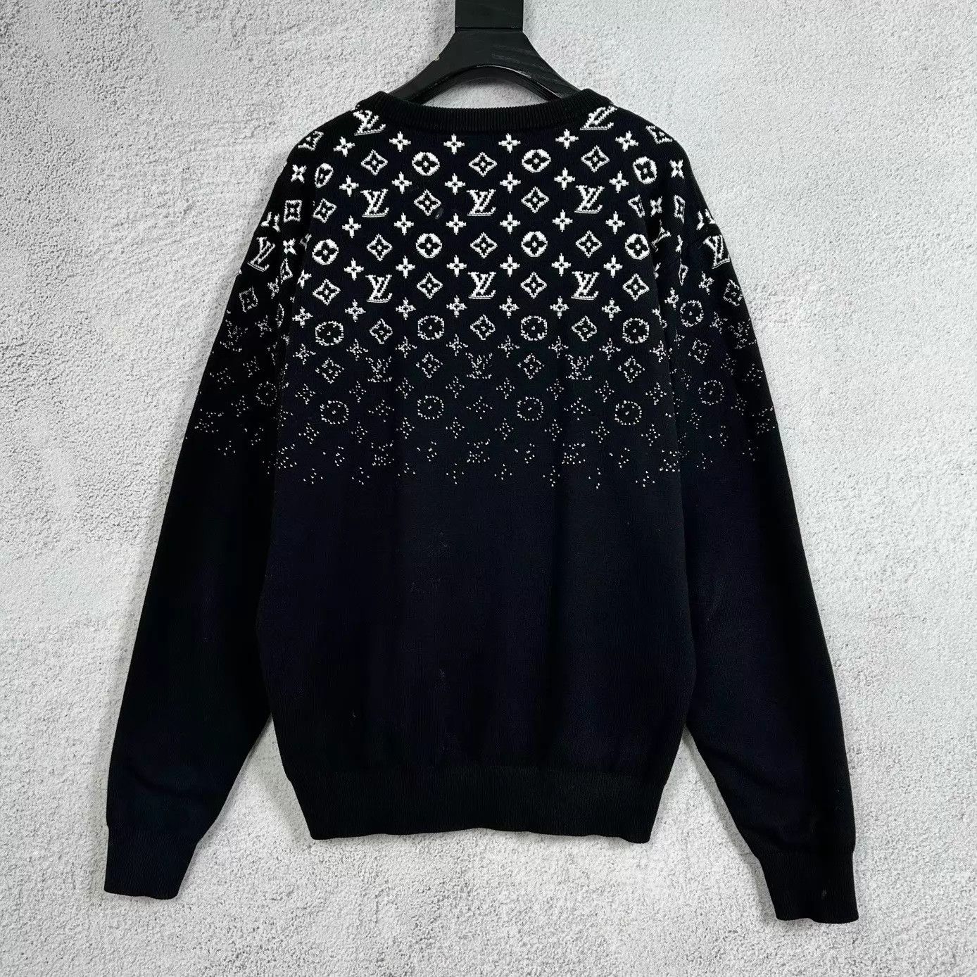 Louis Vuitton LV black gradient logo print crewneck sweatshirt Size US M / EU 48-50 / 2 - 2 Thumbnail