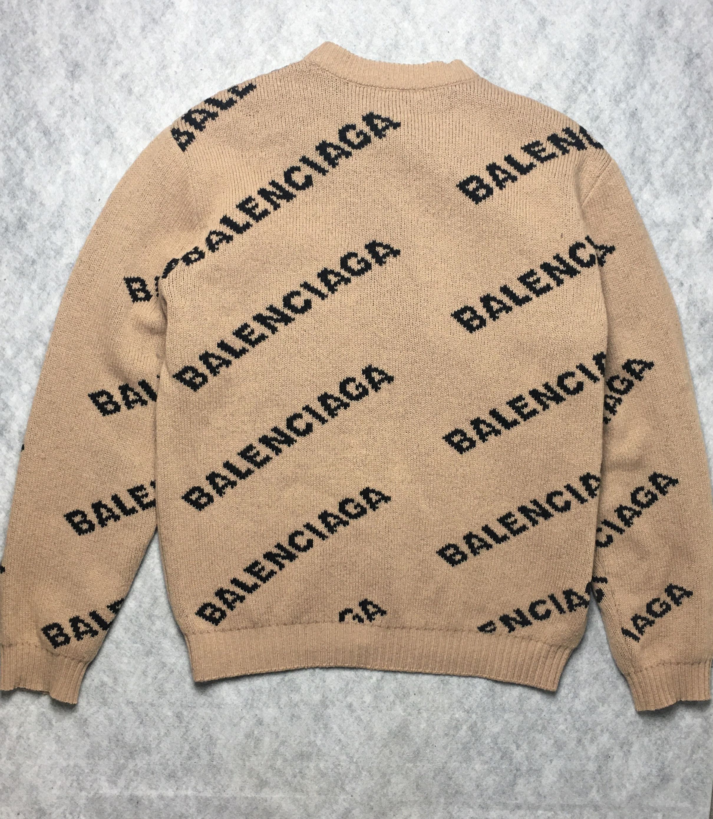 Balenciaga Balenciaga Allover Logo Crewneck Sweater Size L Size US L / EU 52-54 / 3 - 3 Thumbnail