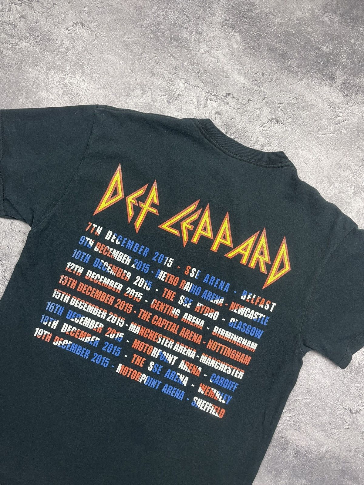 Def Leppard Vintage Def Leppard Tour Band 2015 Heavy Metal Rock T-Shirt Size US M / EU 48-50 / 2 - 13 Thumbnail
