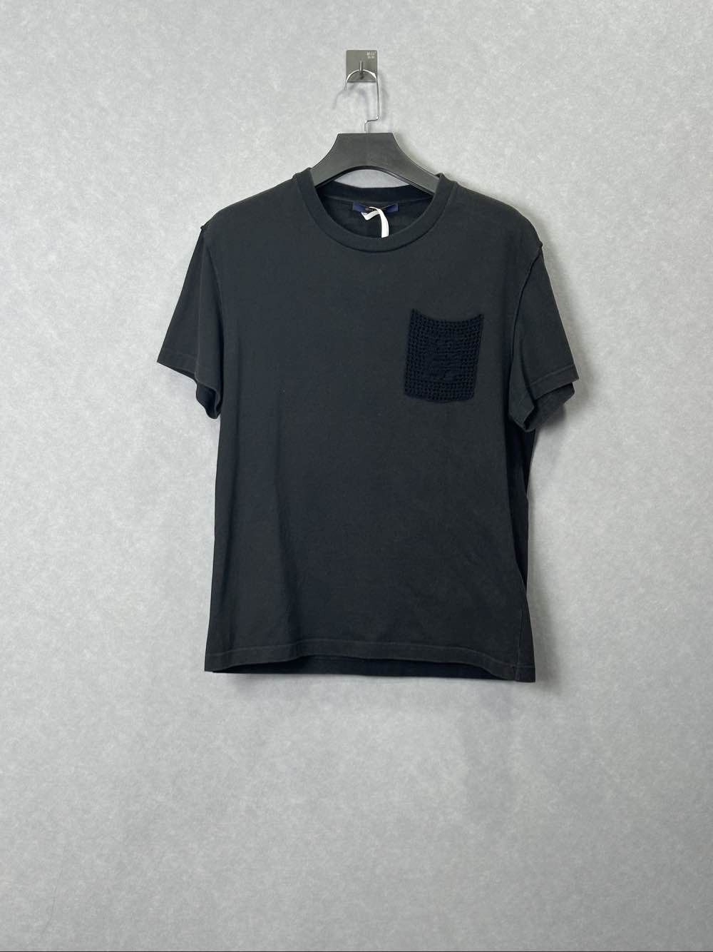 Louis Vuitton Louis Vuitton Textured Pocket T-Shirt Size L Size US L / EU 52-54 / 3 - 1 Thumbnail
