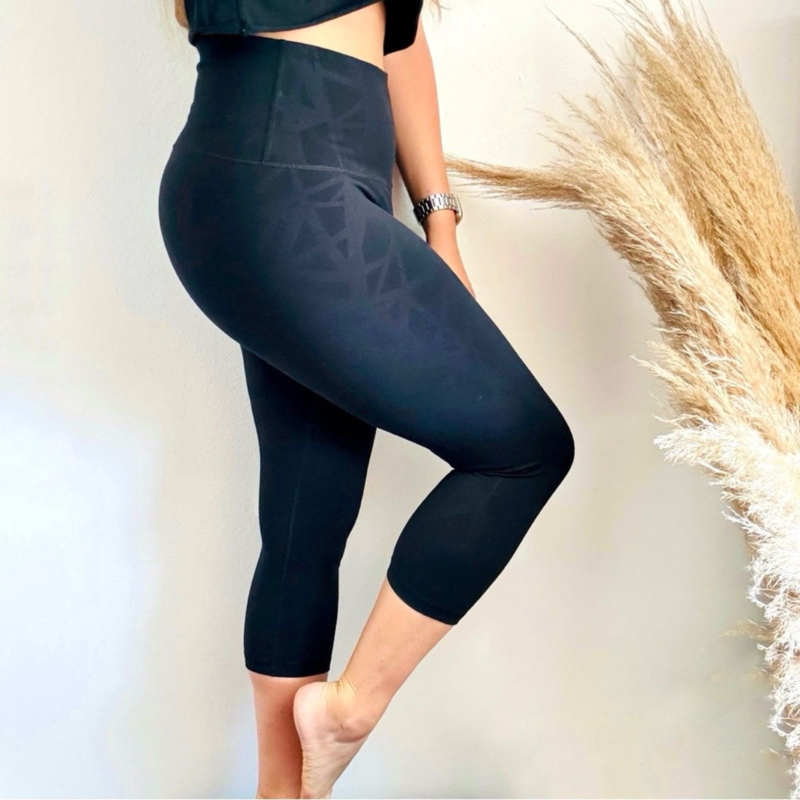 Old Navy OLD NAVY Blue Print $48 High Rise Crop Leggings Capri Gym L Size 32" / US 10 / IT 46 - 1 Thumbnail