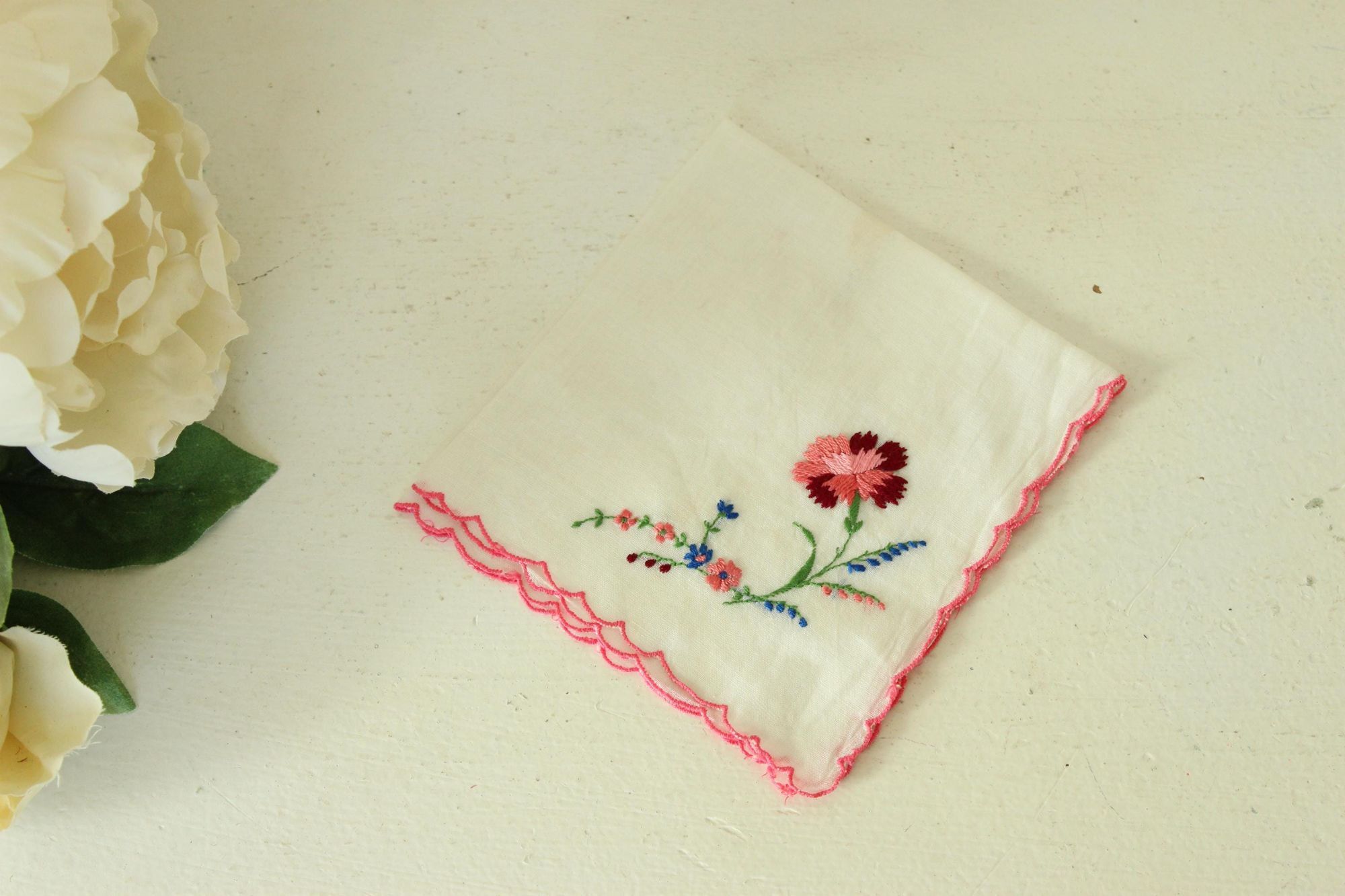 Vintage Vintage White Handkerchief, Embroidered Flower Cotton Hankie Size ONE SIZE - 2 Thumbnail