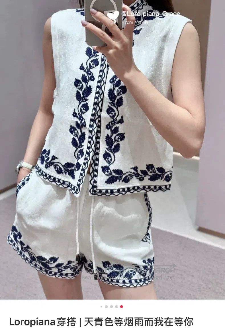 Loro Piana Loro Piana Blue and White Embroidered Linen Shorts Size 26" / US 2 / IT 38 - 1 Thumbnail