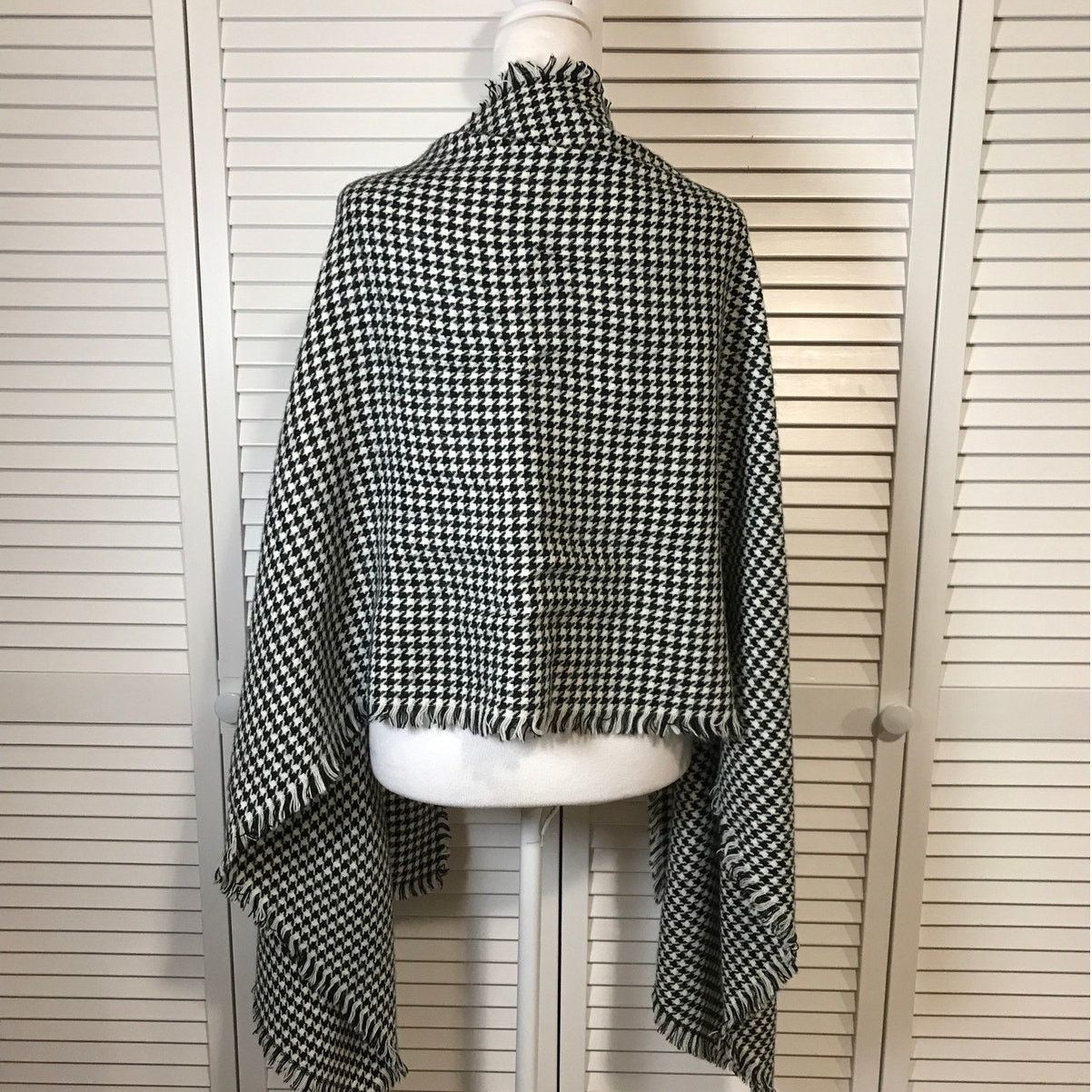 Merona MERONA Black White Houndstooth Print Wrap Shawl Scarf Size ONE SIZE - 2 Thumbnail