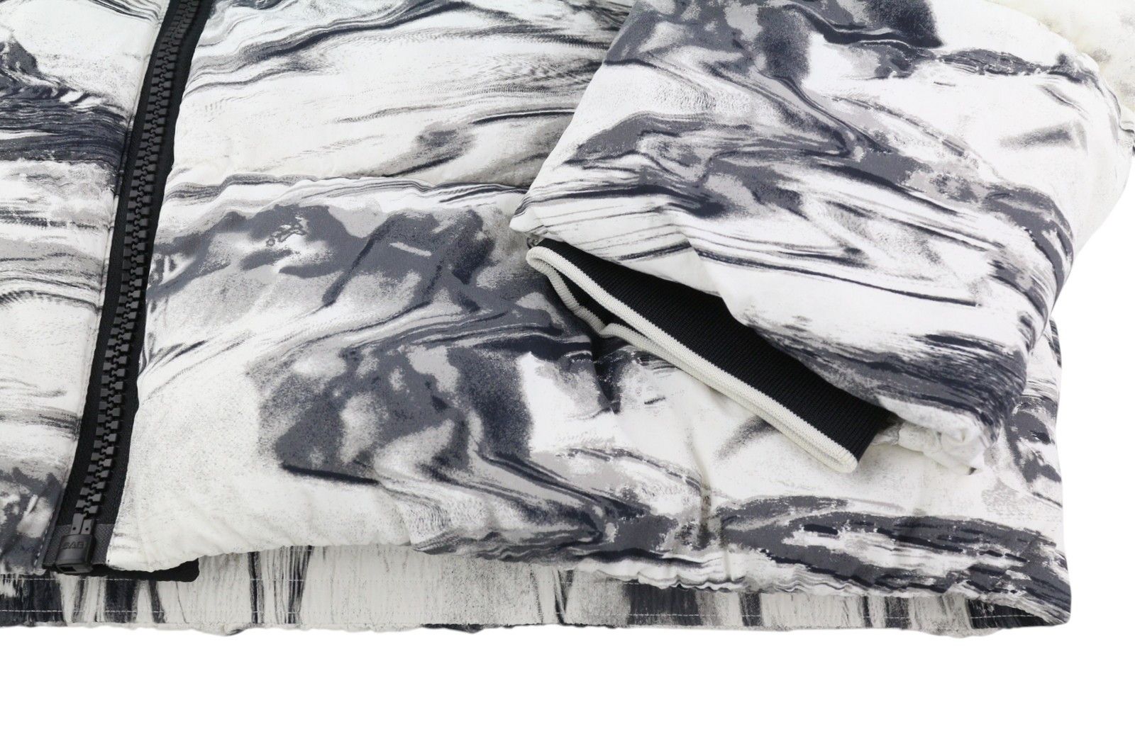 Calvin Klein CRINKLE NYLON COLOR BLOCK QUILT 2XL Patterned Padded 86400 Size US XXL / EU 58 / 5 - 6 Thumbnail