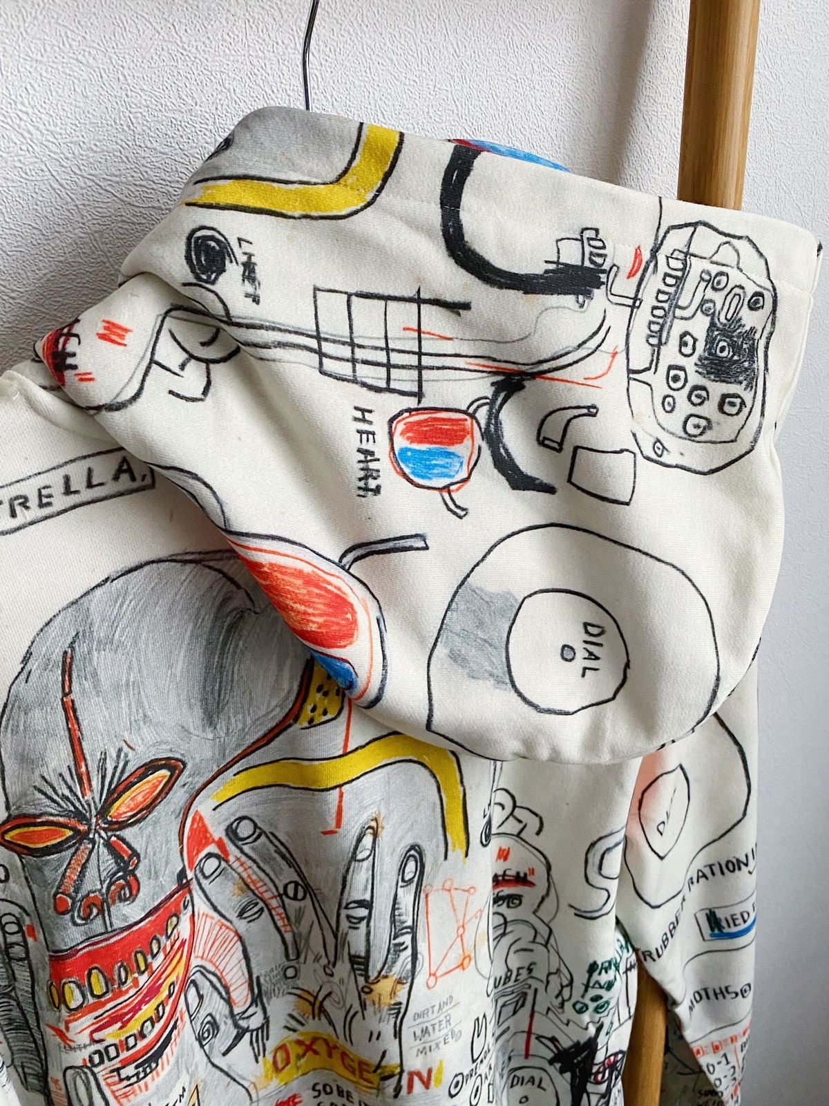 H&M × Jean-Michel Basquiat × Who Decides War WHO DECIDES WAR x BASQUIAT x H&M RELAXED FIT COTTON HOODIE Size US S / EU 44-46 / 1 - 17 Thumbnail