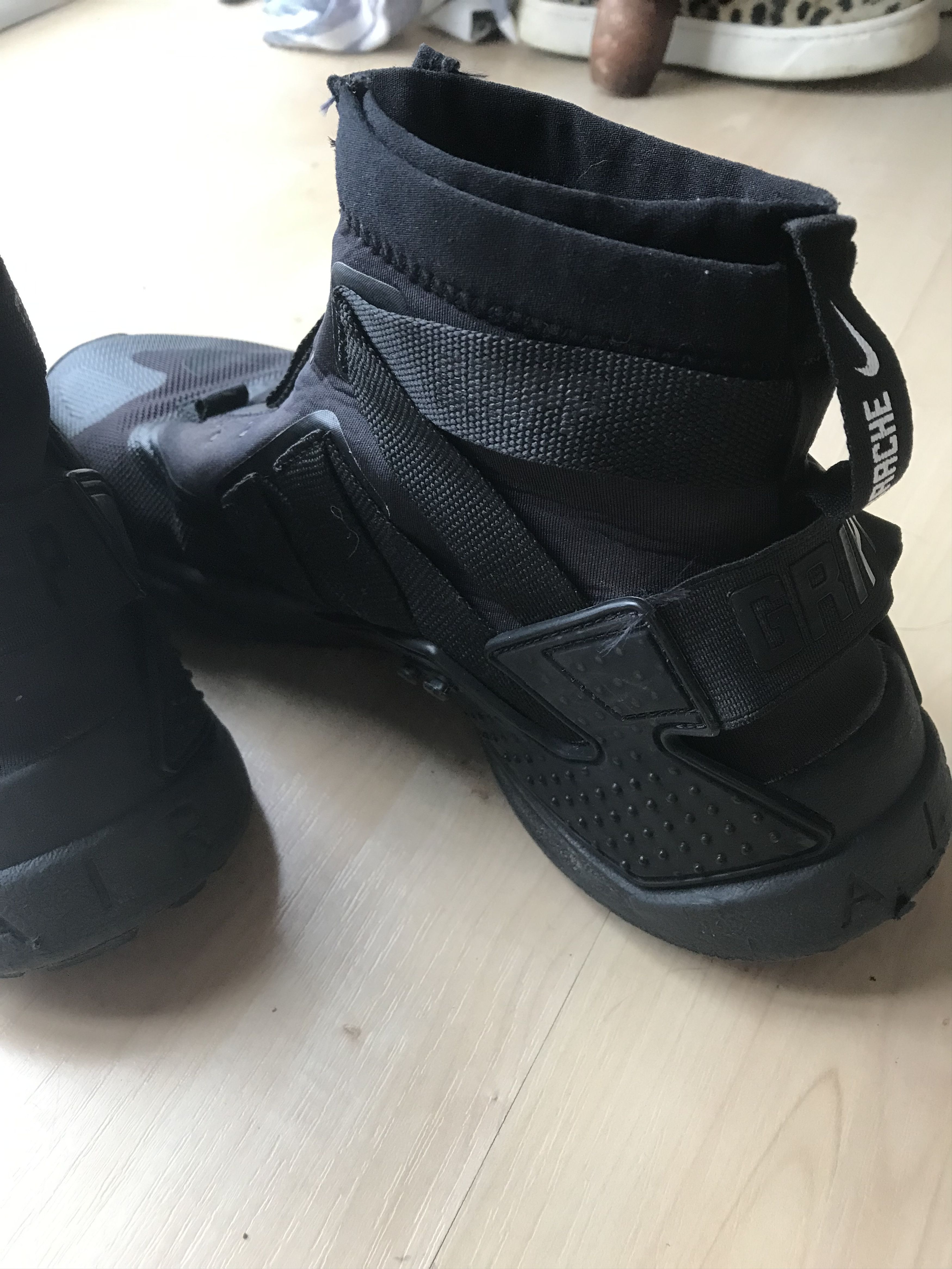 Nike Nike Air Huarache Gripp Black Size US 10 / EU 43 - 4 Thumbnail