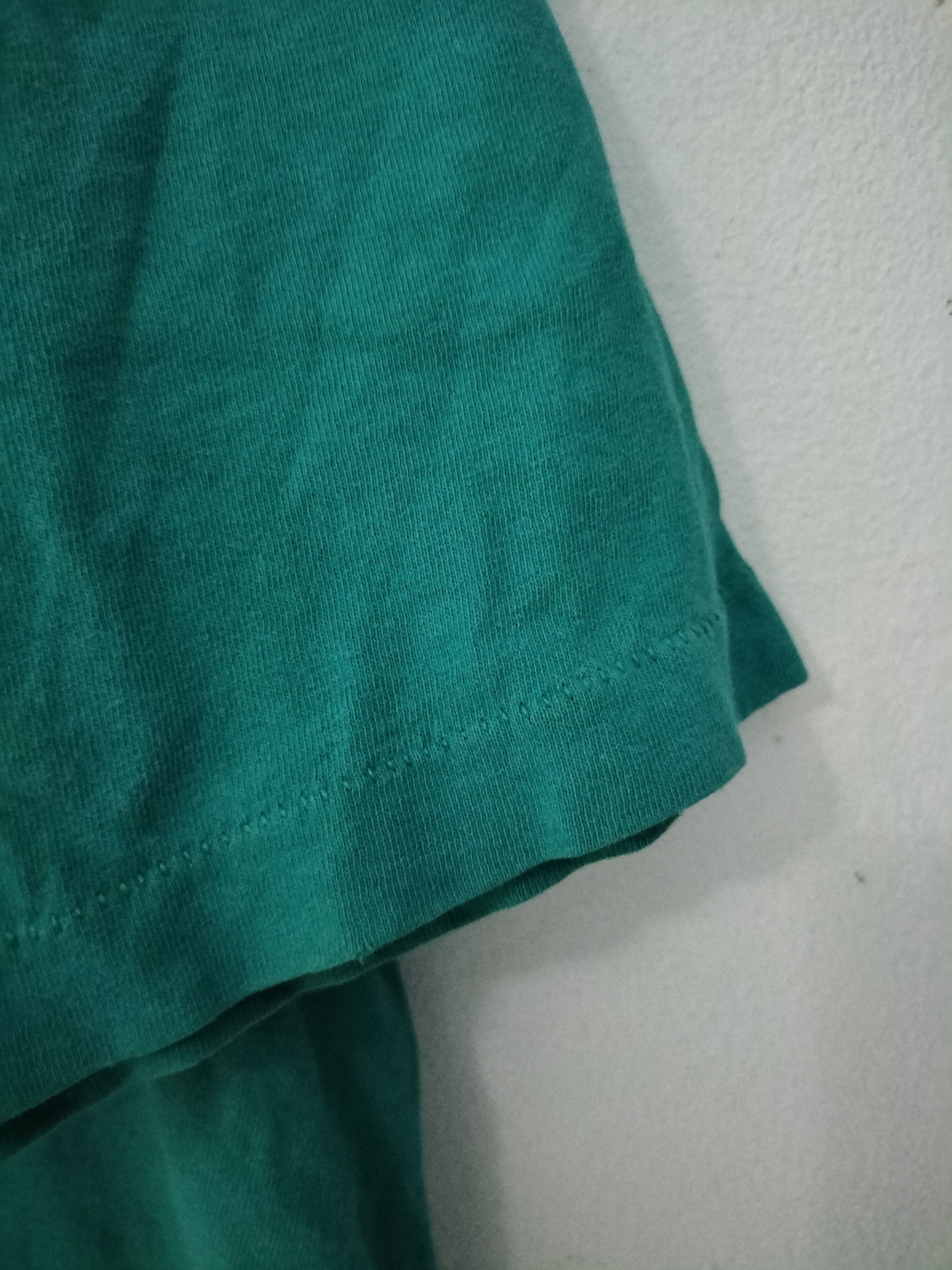 Vintage Vintage 80s Plain Tee Green Sky colour street fashion hanes Size US L / EU 52-54 / 3 - 3 Thumbnail