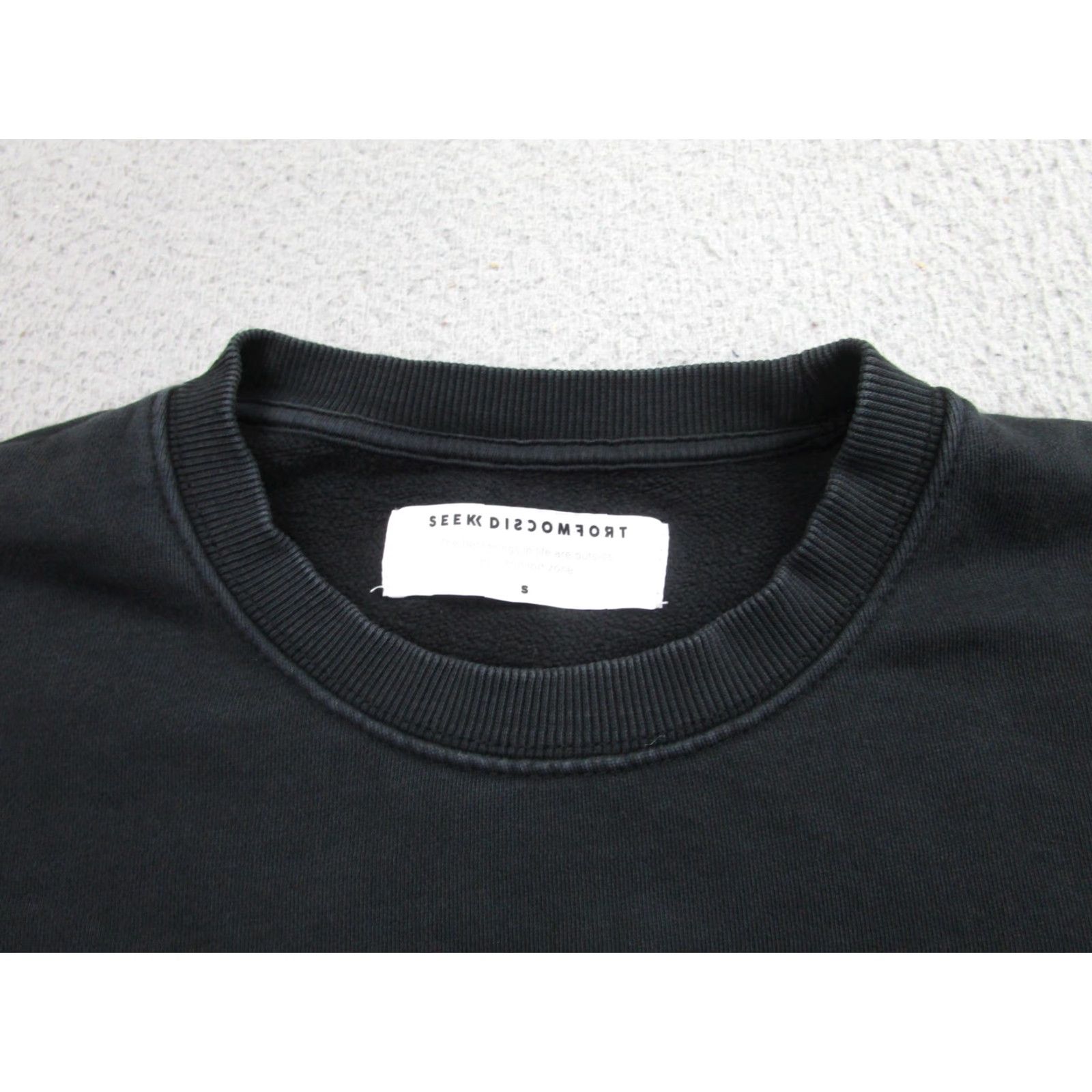 Vintage SEEK DISCOMFORT Sweatshirt Mens Small Black Pullover Organic Cotton Crewneck Graphic Print Logo 90s Quotes Size US S / EU 44-46 / 1 - 5 Thumbnail