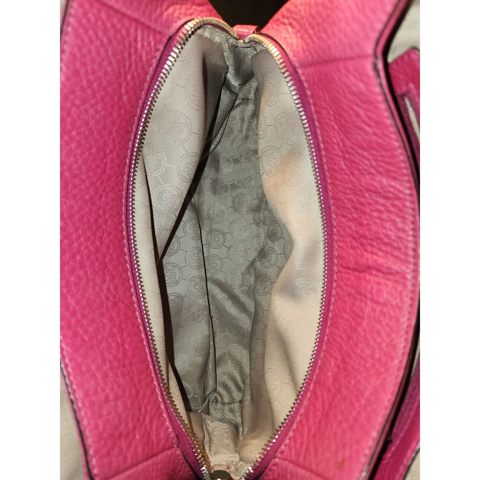 Michael Kors Michael Kors fushia pebbled leather shoulder bag. Size ONE SIZE - 6 Thumbnail