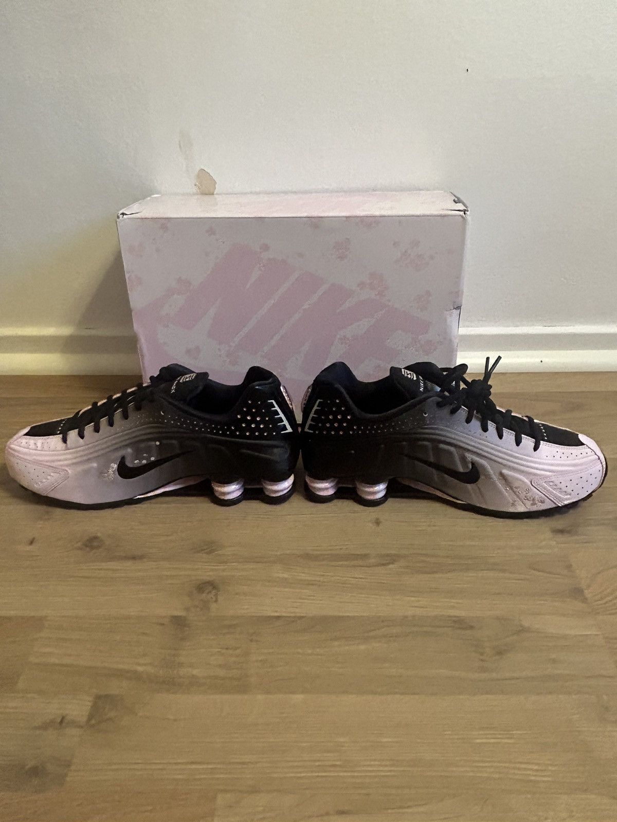Nike Nike Shox R4 Sakura - Brand New Size US 9 / EU 42 - 6 Thumbnail