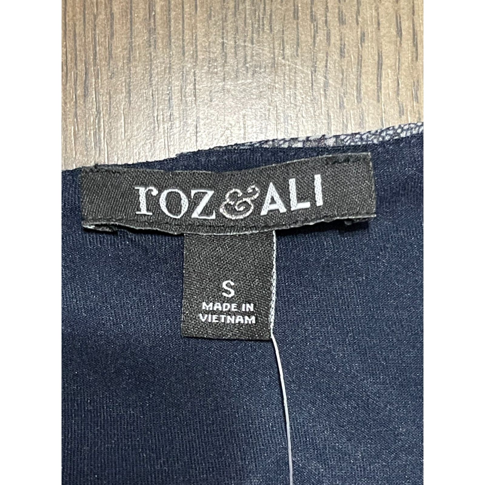 Vintage Roz And Ali Shirt Women’s Small Blue 3/4 Sleeve Allover Print T-Shirt Casual Regular Size Small Womens Size S / US 4 / IT 40 - 7 Thumbnail