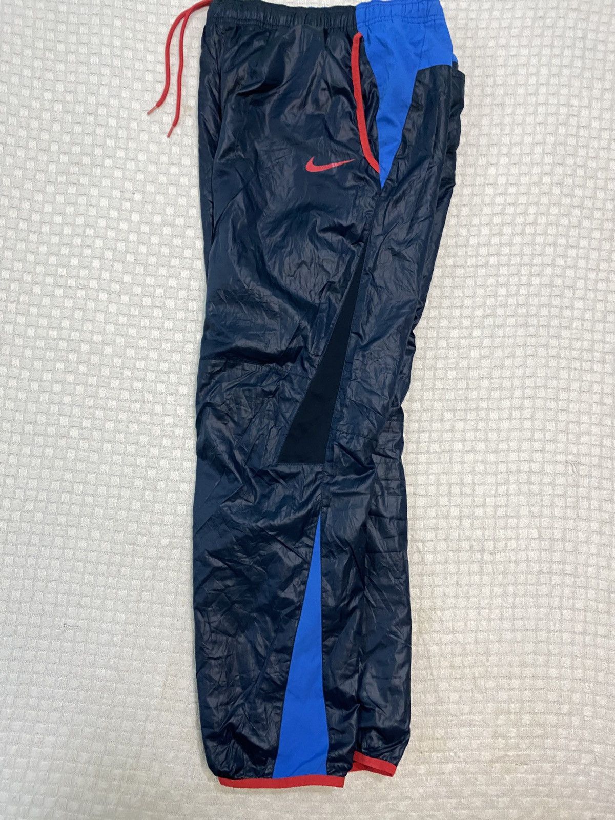 Nike VINTAGE NIKE 90S BAGGY NYLON WIDE LEG SWOOSH TRACK PANTS Y2K Size US 30 / EU 46 - 2 Thumbnail